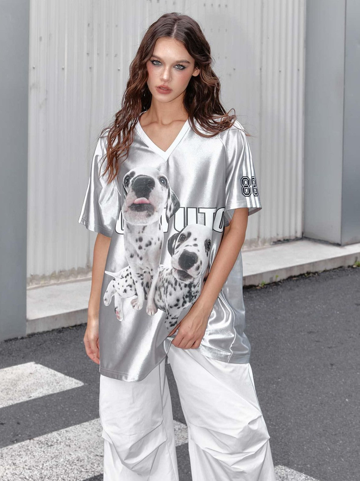 Tut tuto Silver V-neck Retro Mid Length Women's Polyester Oversized T-shirts