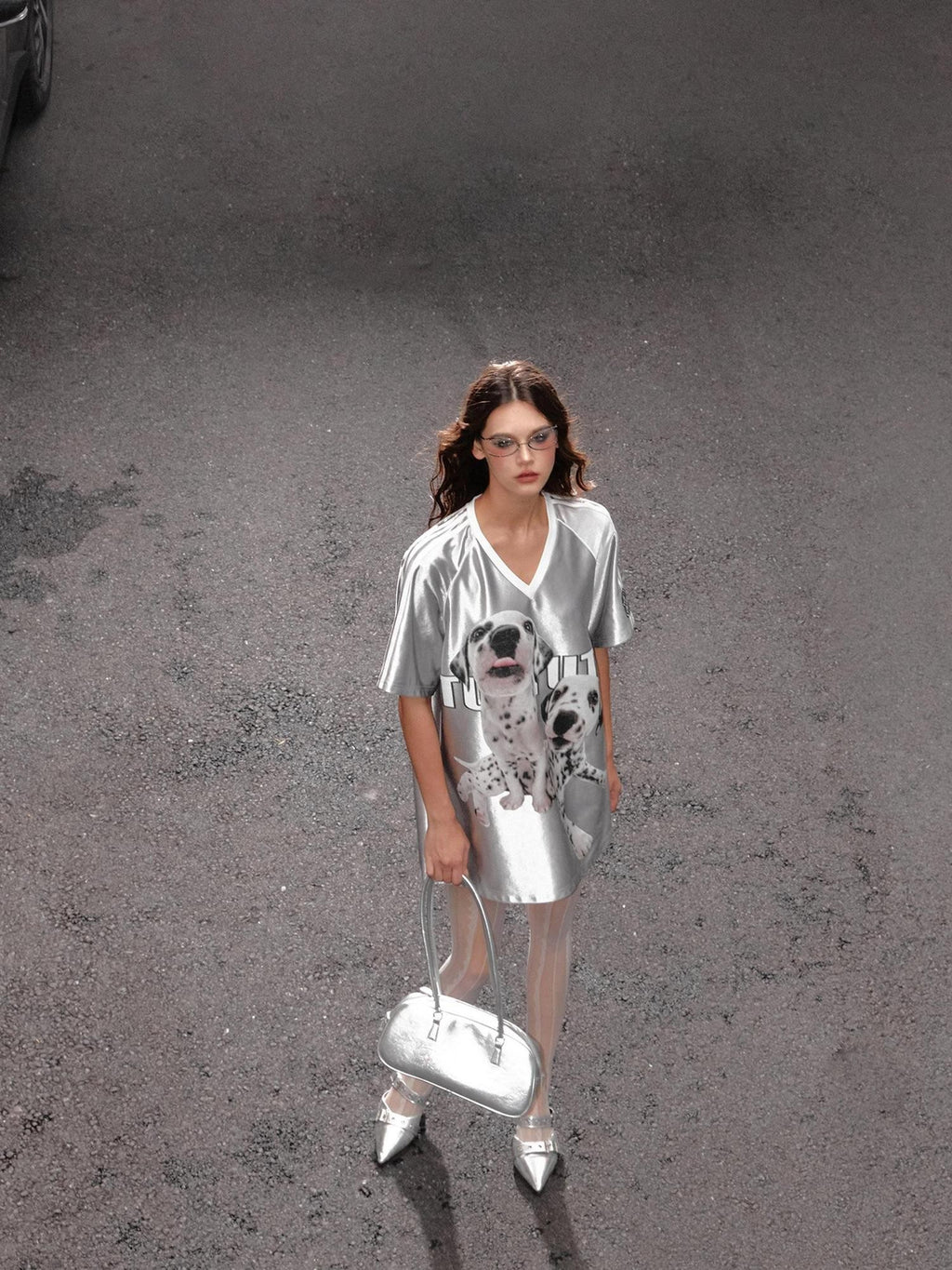 Tut tuto Silver V-neck Retro Mid Length Women's Polyester Oversized T-shirts