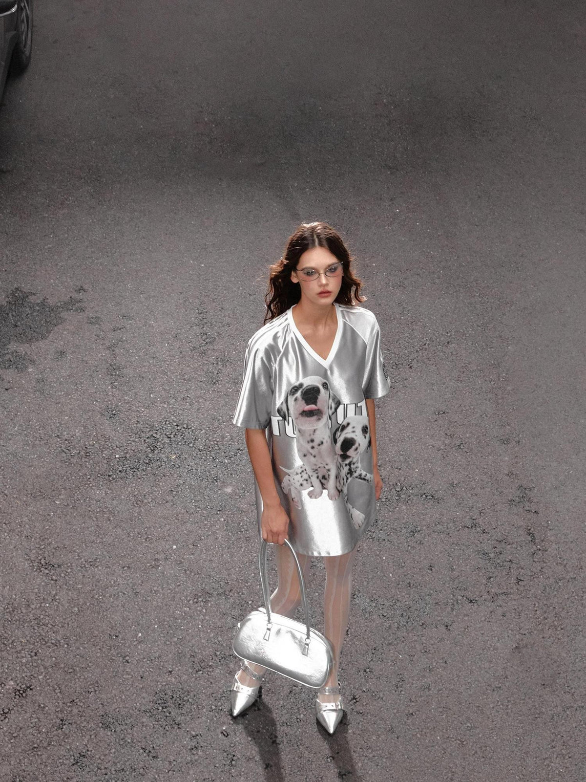 Tut tuto Silver V-neck Retro Mid Length Women's Polyester Oversized T-shirts