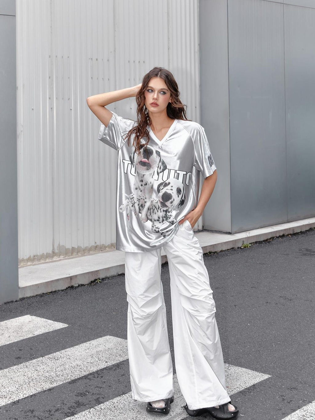 Tut tuto Silver V-neck Retro Mid Length Women's Polyester Oversized T-shirts