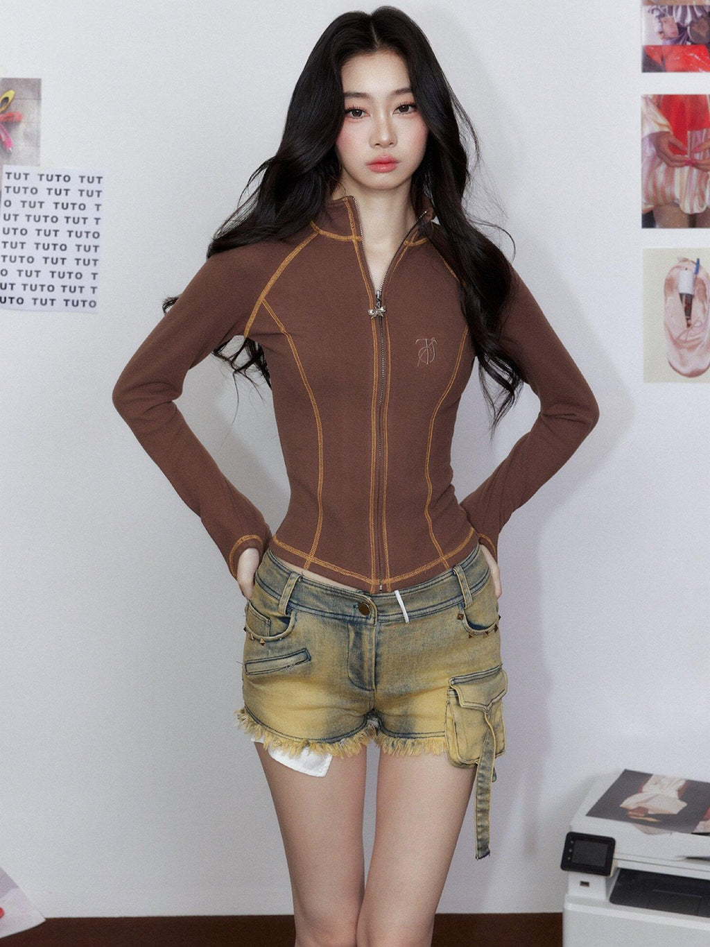 Tut tuto Vintage Riveted Low Rise Utility Slim Fit Waterwashed Women's Denim Hot Pants