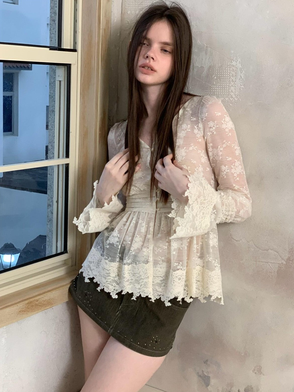 UNIVERSE Baroque Vine V-neck Waist Cinch Long Sleeve Women's Lace Sheer Shirts