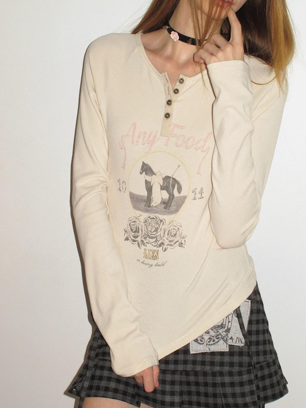 UNIVERSE Beige Distressed Retro Pony Raglan Women's Cotton Long Sleeve T-shirts
