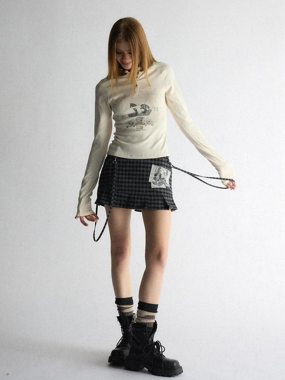 UNIVERSE Beige Distressed Retro Pony Raglan Women's Cotton Long Sleeve T-shirts