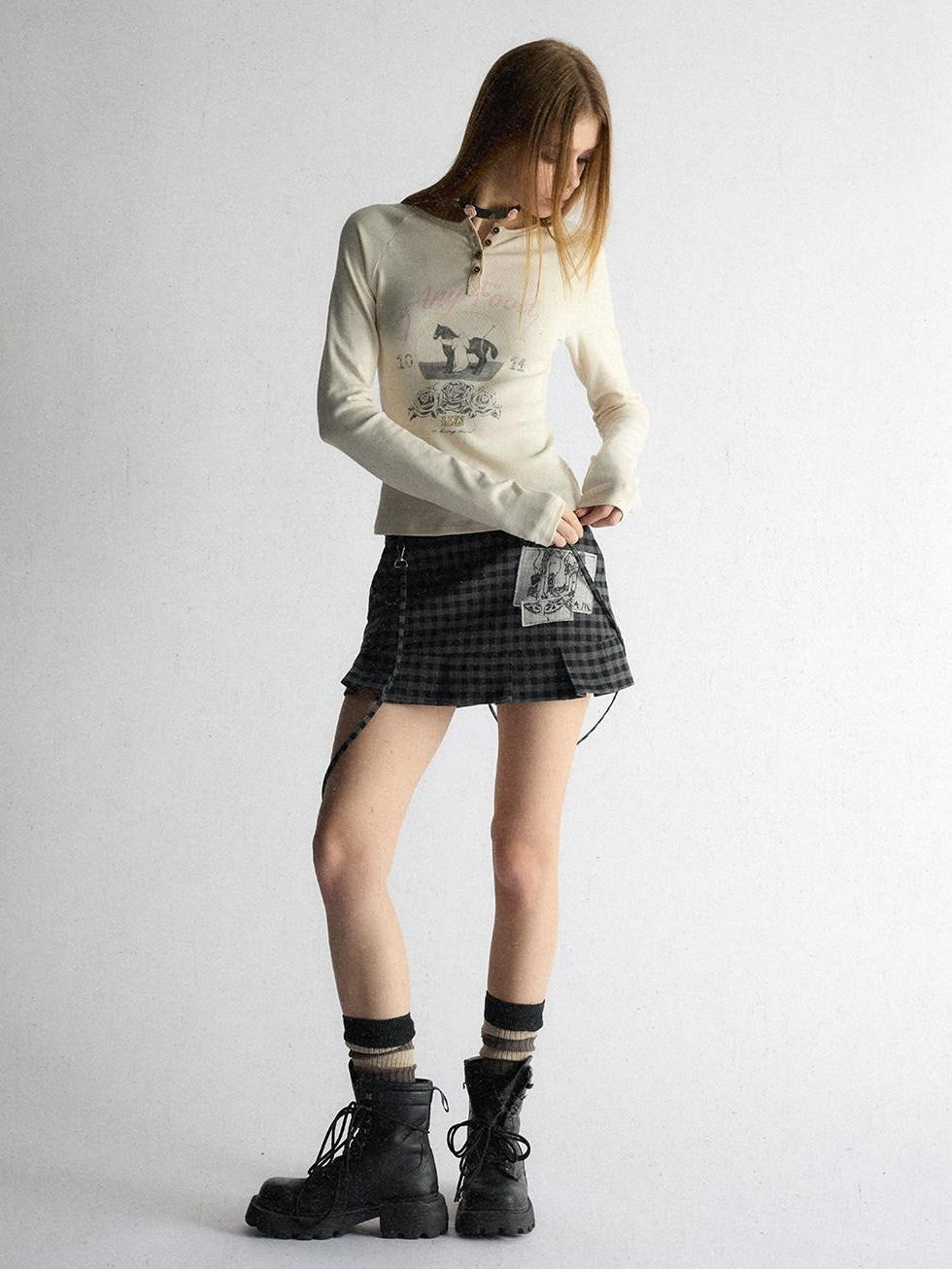 UNIVERSE Beige Distressed Retro Pony Raglan Women's Cotton Long Sleeve T-shirts