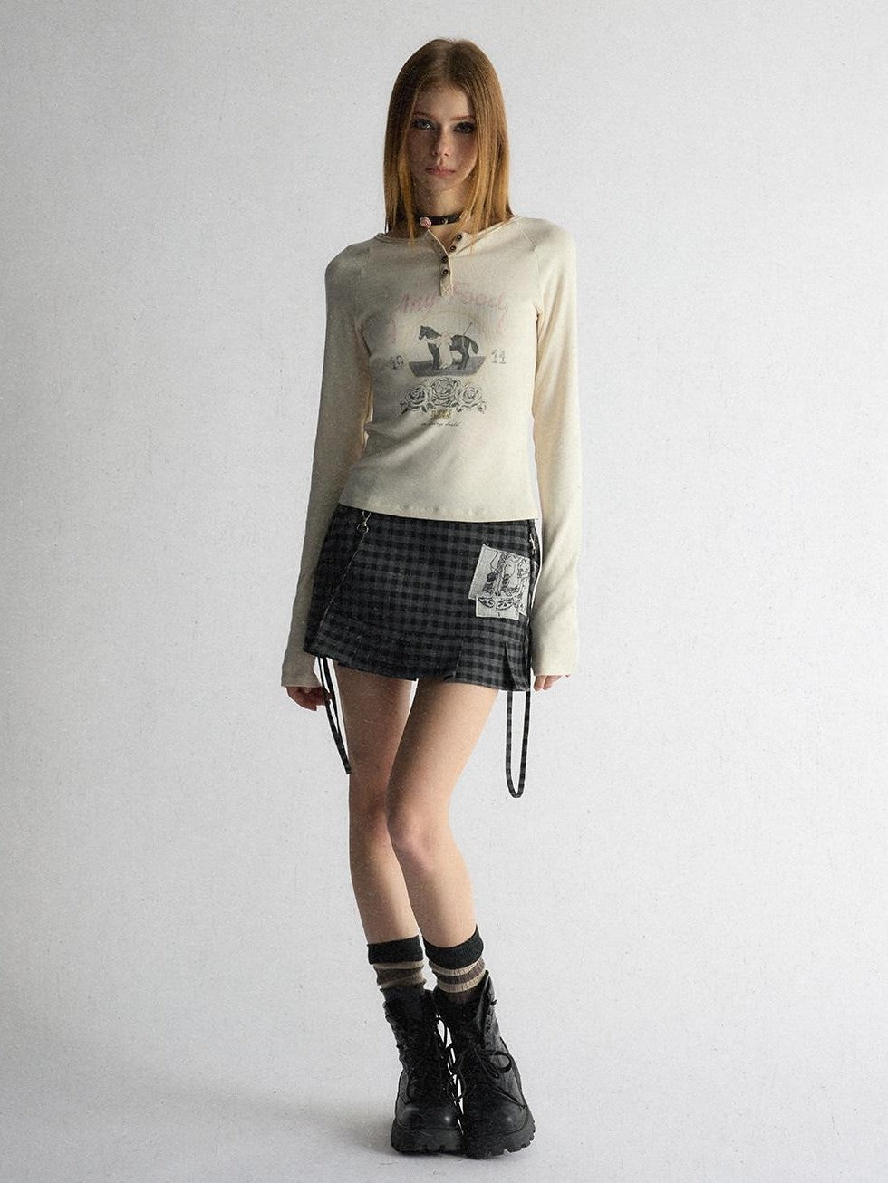 UNIVERSE Beige Distressed Retro Pony Raglan Women's Cotton Long Sleeve T-shirts