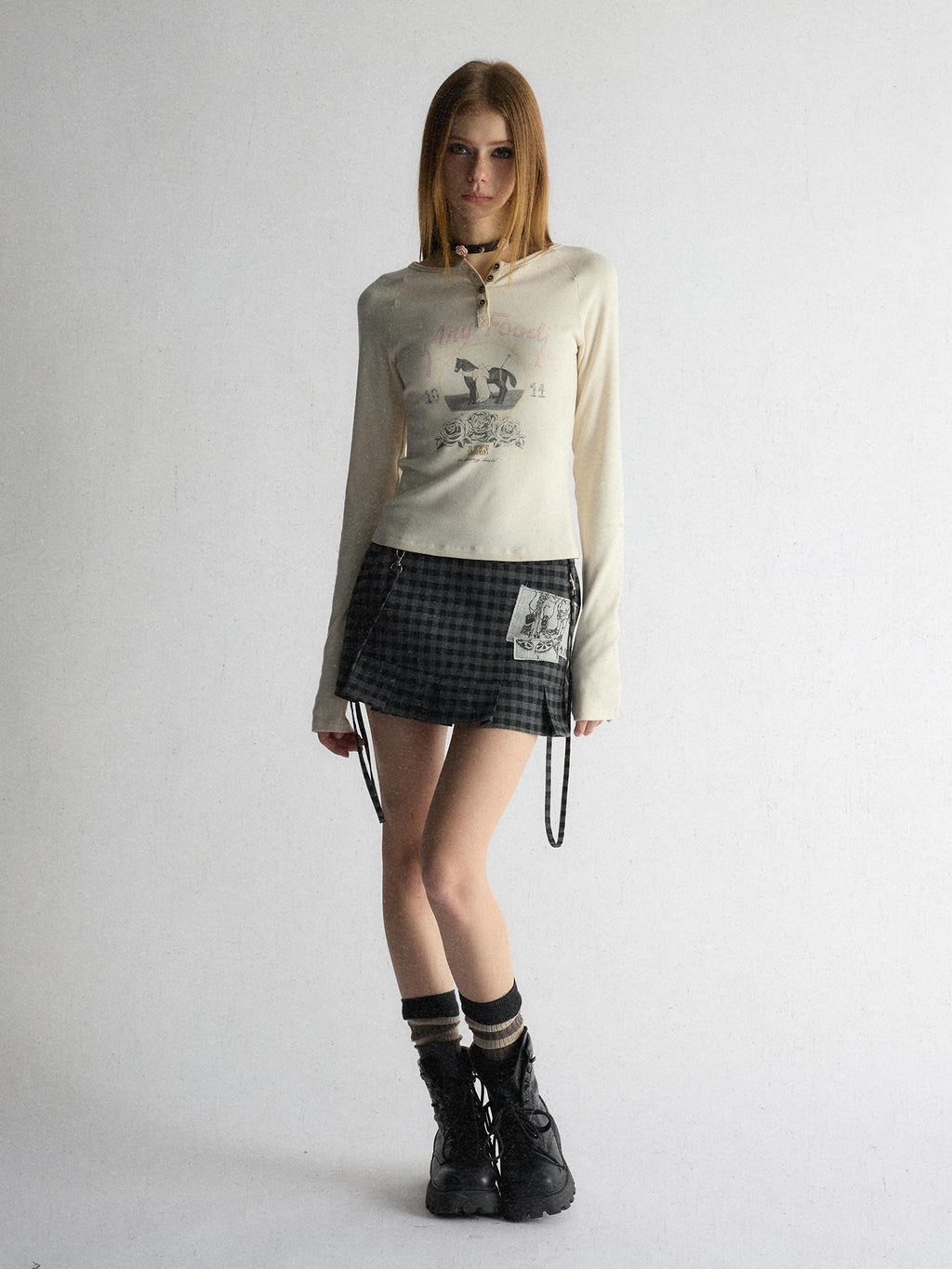 UNIVERSE Beige Distressed Retro Pony Raglan Women's Cotton Long Sleeve T-shirts
