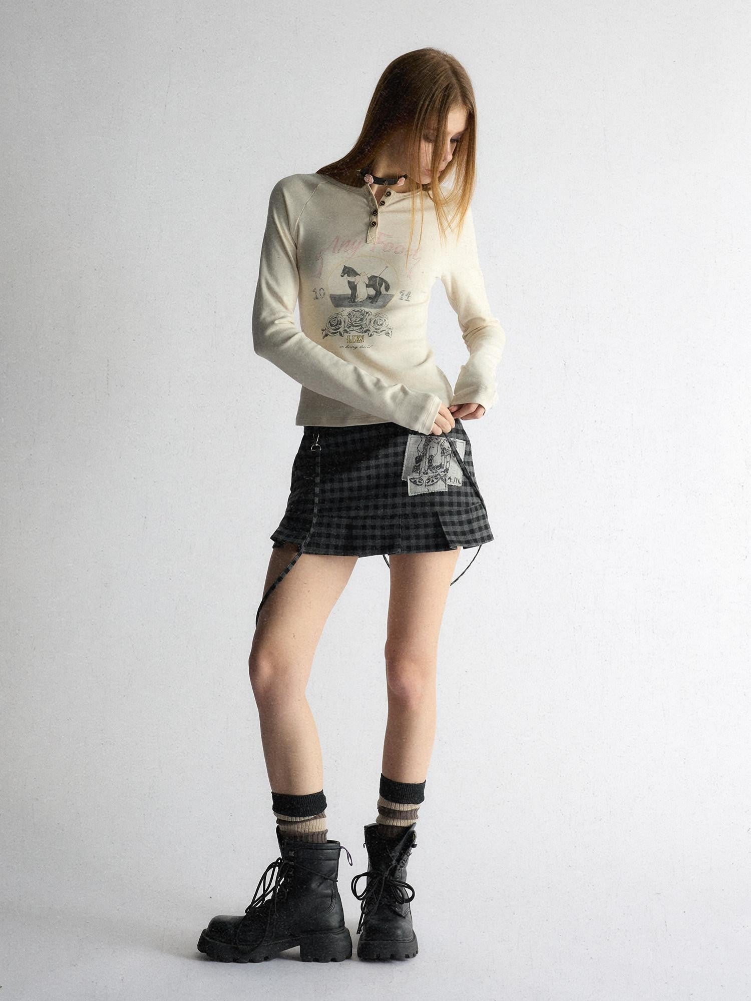 UNIVERSE Beige Distressed Retro Pony Raglan Women's Cotton Long Sleeve T-shirts