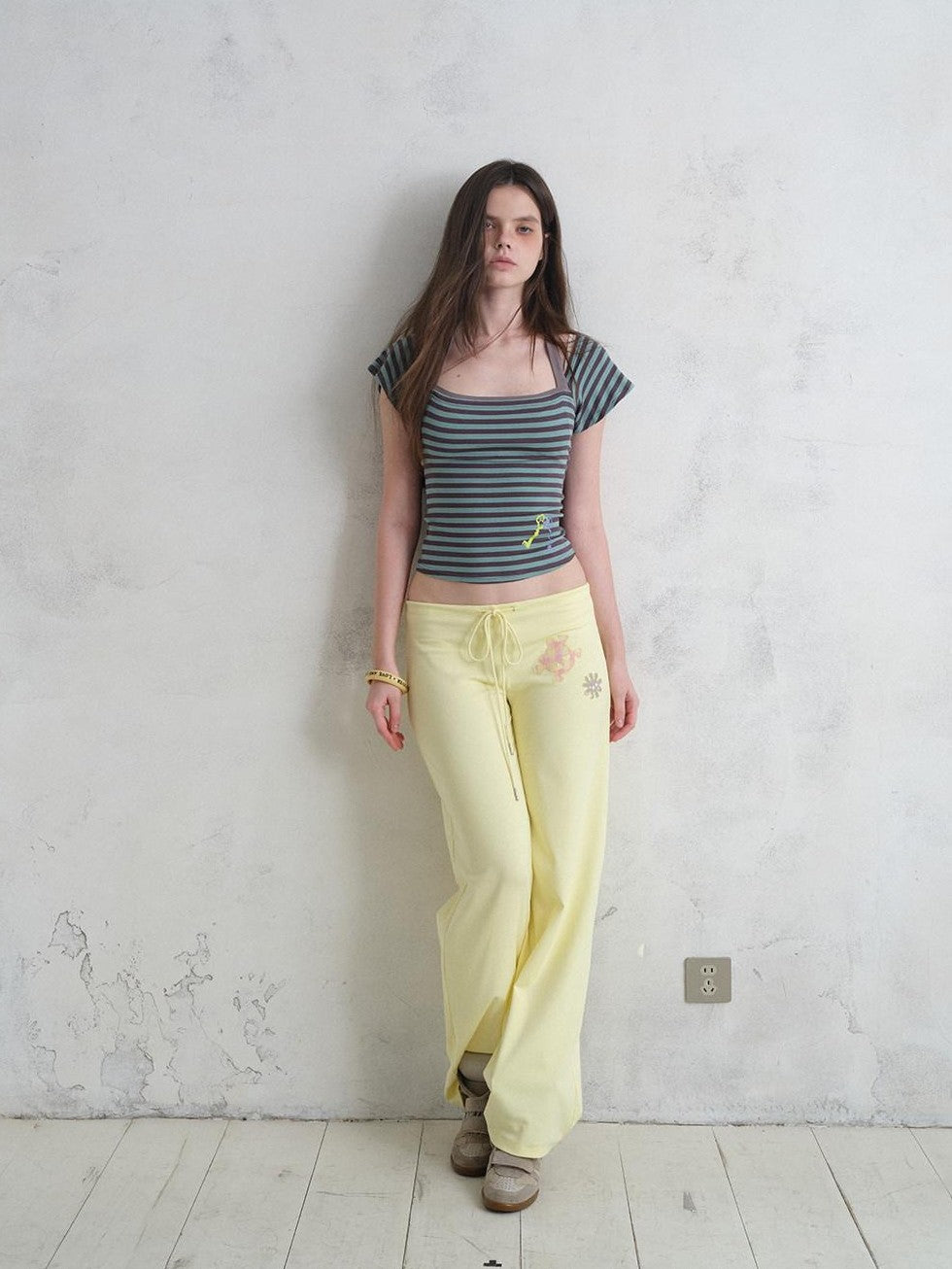 UNIVERSE Contrast Stripe Print Square Neck Flutter Sleeve Tie Neck Women's Crop Tops