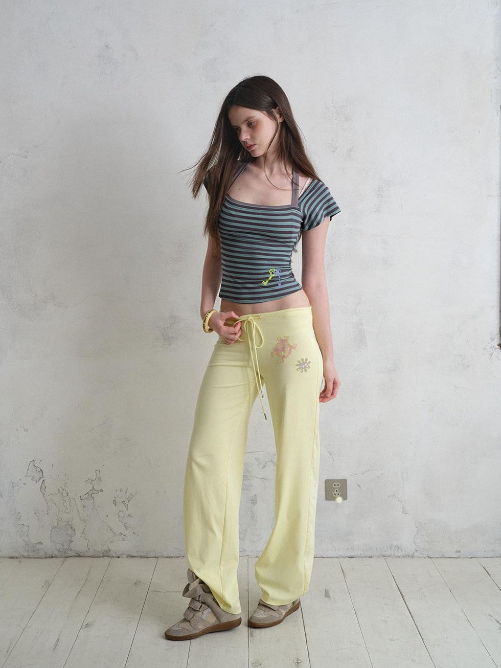 UNIVERSE Contrast Stripe Print Square Neck Flutter Sleeve Tie Neck Women's Crop Tops