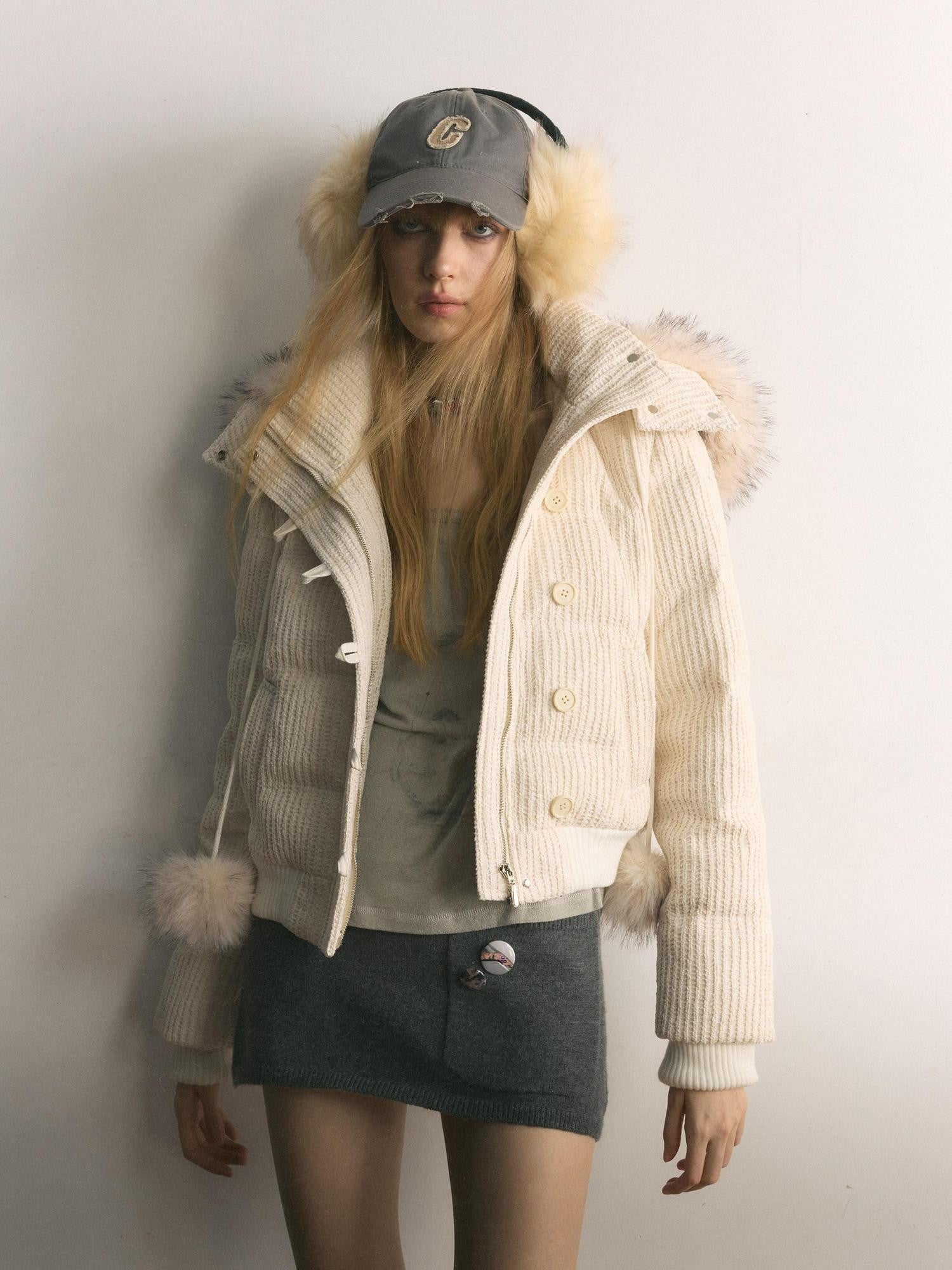 UNIVERSE Cropped Pompom Fur Trim Slim Detachable Hood Women's White Duck Down Down Jackets