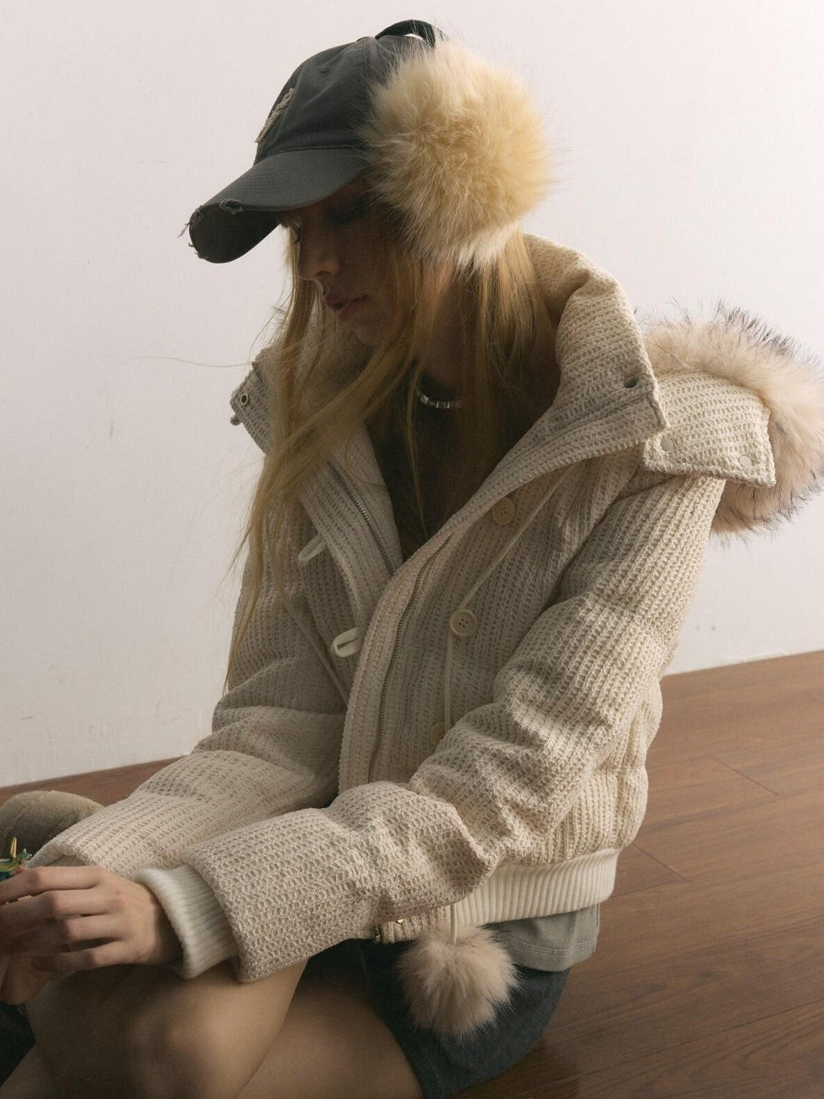 UNIVERSE Cropped Pompom Fur Trim Slim Detachable Hood Women's White Duck Down Down Jackets