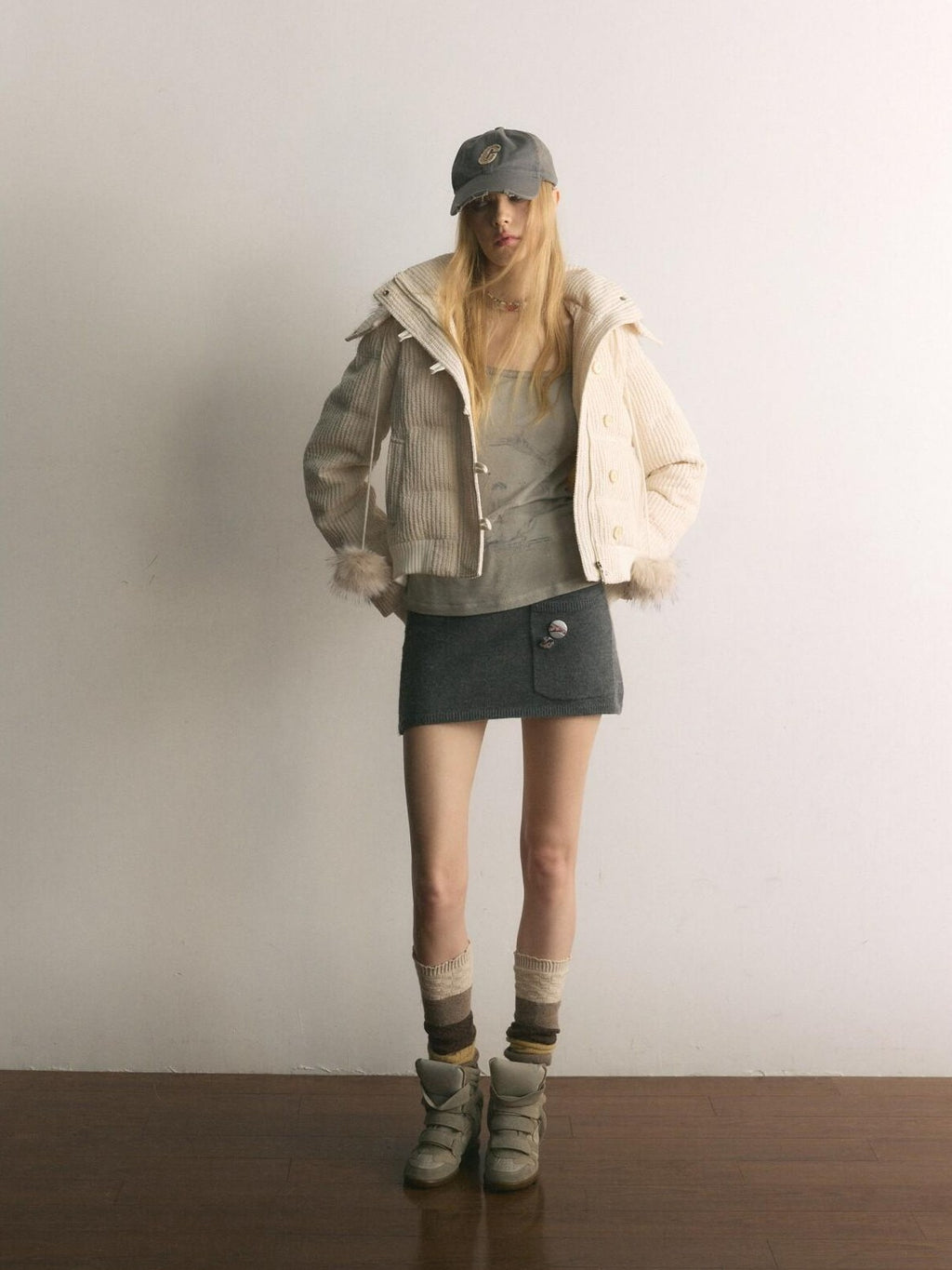 UNIVERSE Cropped Pompom Fur Trim Slim Detachable Hood Women's White Duck Down Down Jackets