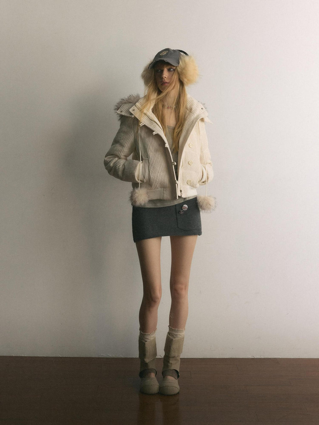 UNIVERSE Cropped Pompom Fur Trim Slim Detachable Hood Women's White Duck Down Down Jackets