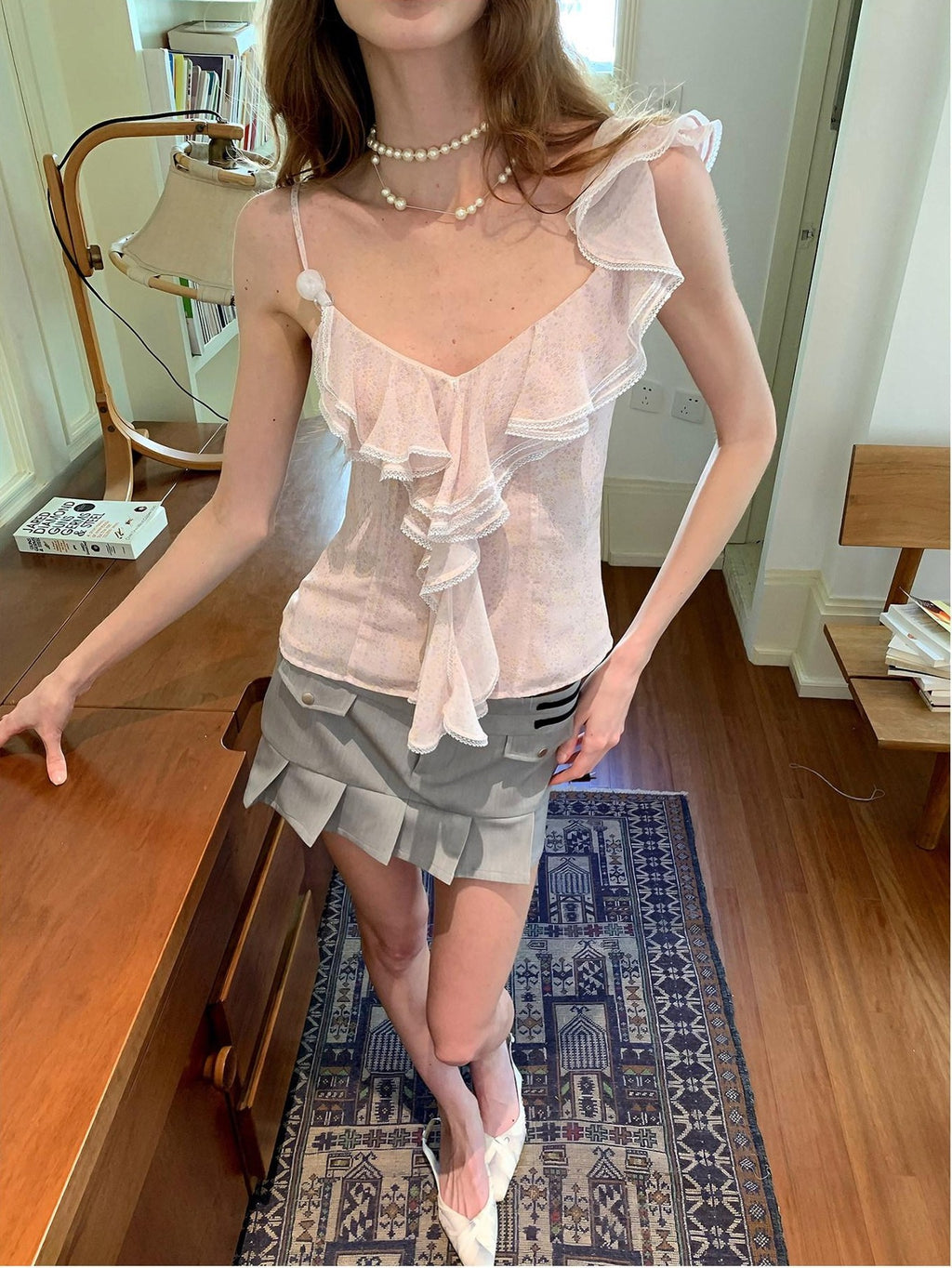 UNIVERSE Fresh Floral Beaded Ruffle Wavy Neckline Women's Polyester Slim Fit Camisoles