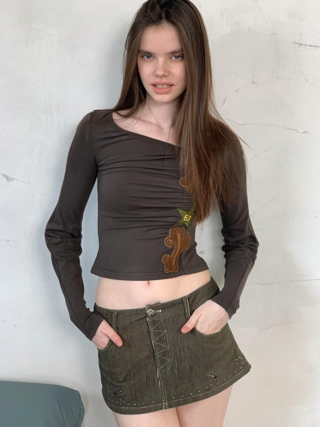 UNIVERSE Grey Asymmetric Neck Star Applique Twist Knot Women's Long Sleeve T-shirts