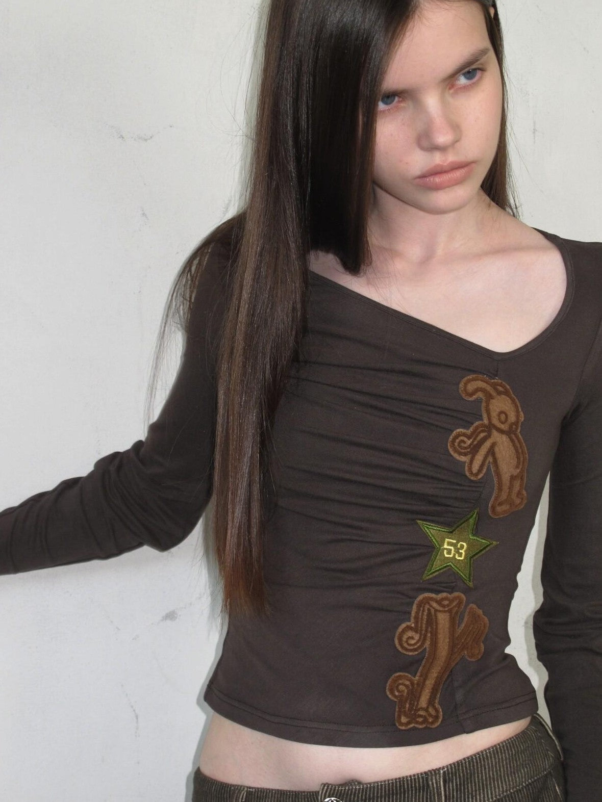 UNIVERSE Grey Asymmetric Neck Star Applique Twist Knot Women's Long Sleeve T-shirts