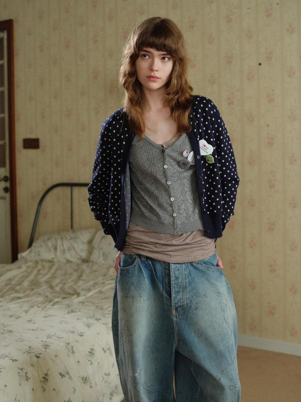 UNIVERSE Minimal Relaxed Buttoned Heart Knit Women's Acrylic Cotton Cardigans