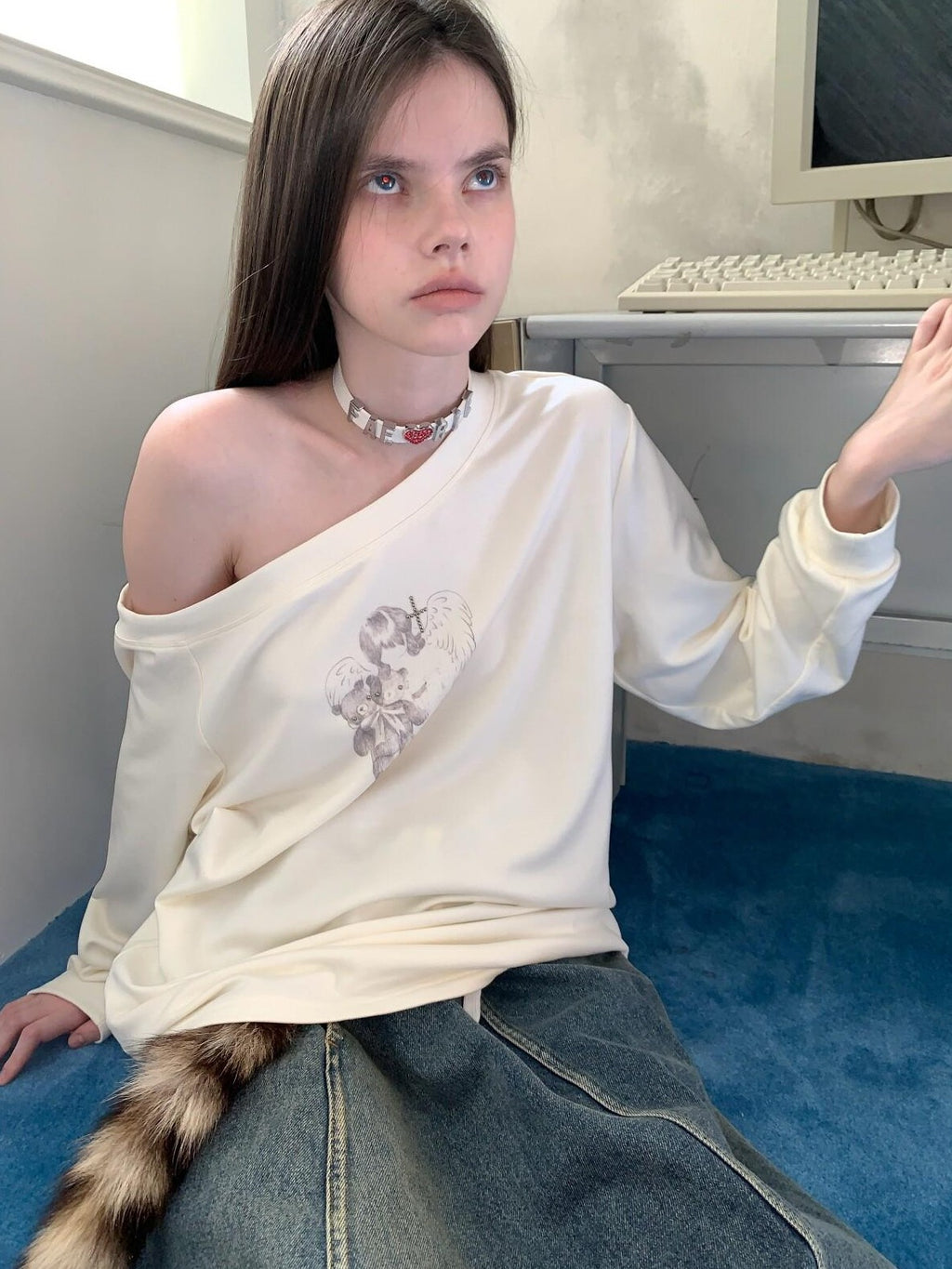 UNIVERSE Playful Vintage Teddy Print One Shoulder Women's Long Sleeve T-shirts