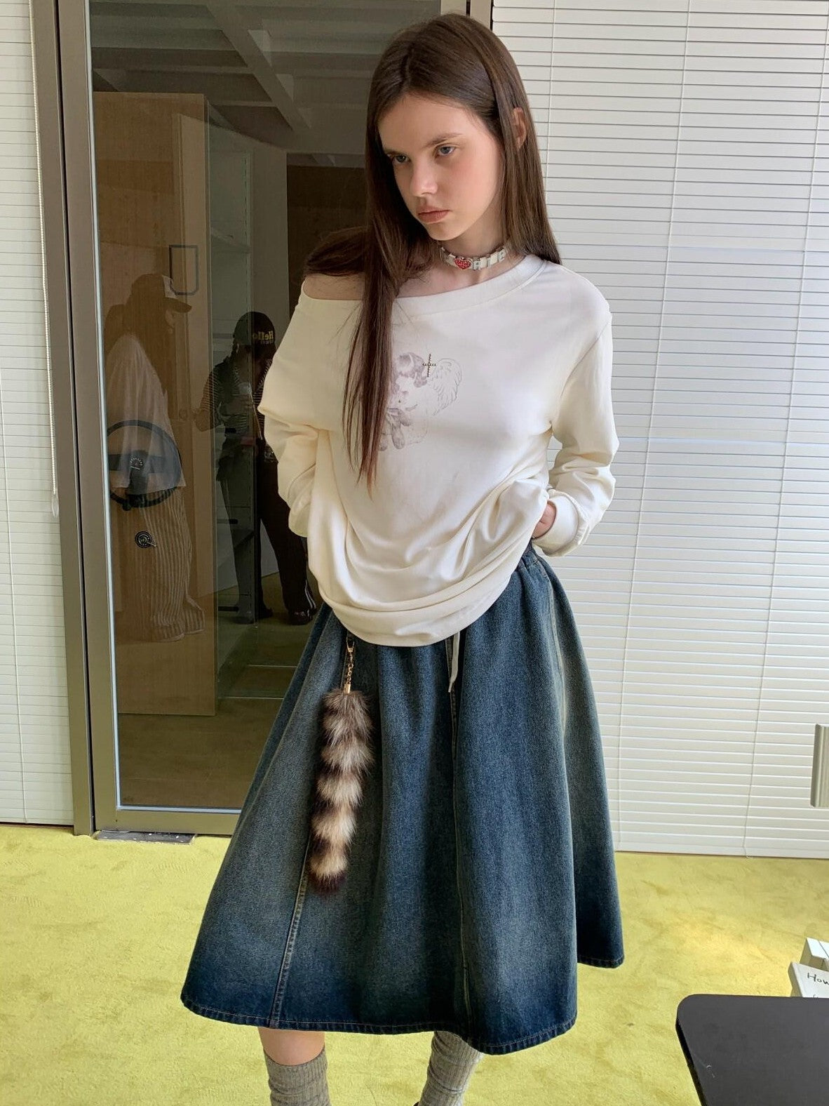 UNIVERSE Playful Vintage Teddy Print One Shoulder Women's Long Sleeve T-shirts