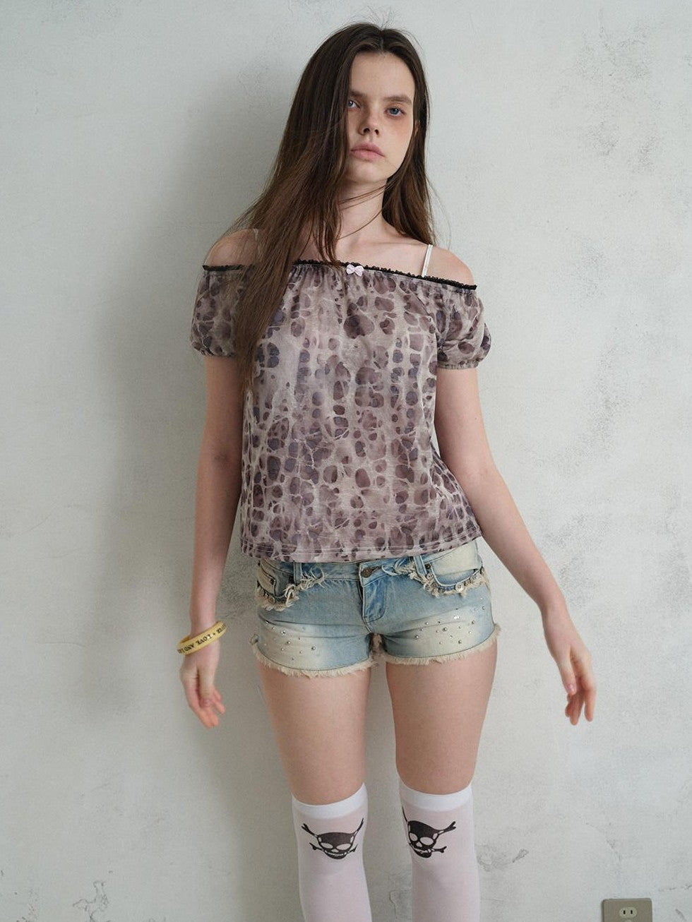 UNIVERSE Rhinestone Button Washed Ombre Raw Hem Low Rise Women's Cotton Denim Shorts