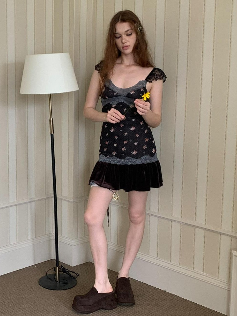 UNIVERSE Vintage Floral Lace Patchwork Flutter Sleeve Waist Women's Casual Mini Dresses