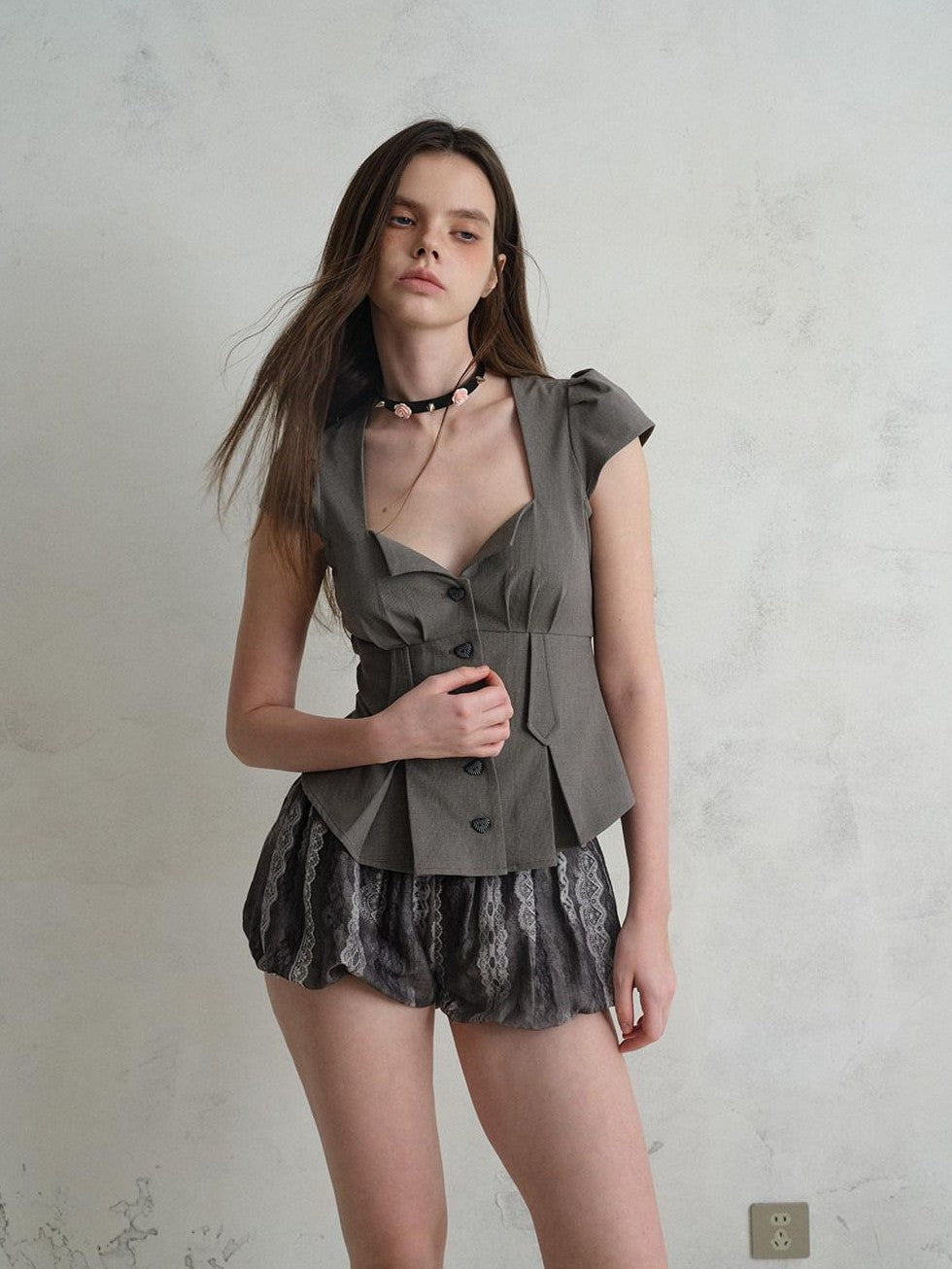 UNIVERSE Washed Gray Lace Panel Pleated Vertical Stripe Lantern Women's Lyocell Hot Pants