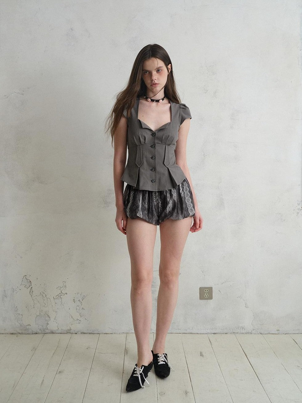 UNIVERSE Washed Gray Lace Panel Pleated Vertical Stripe Lantern Women's Lyocell Hot Pants