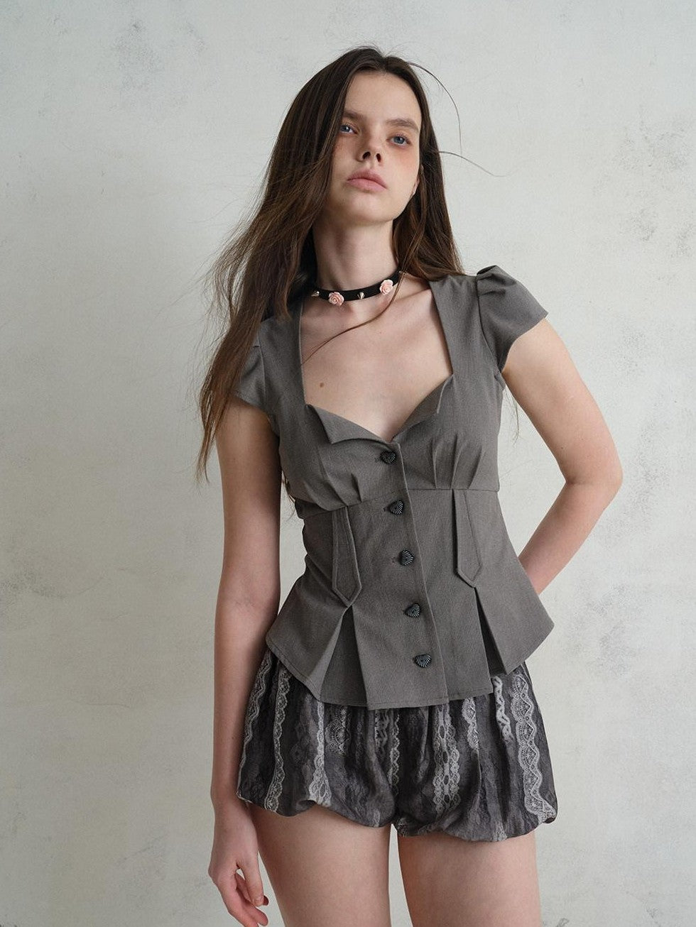 UNIVERSE Washed Gray Lace Panel Pleated Vertical Stripe Lantern Women's Lyocell Hot Pants