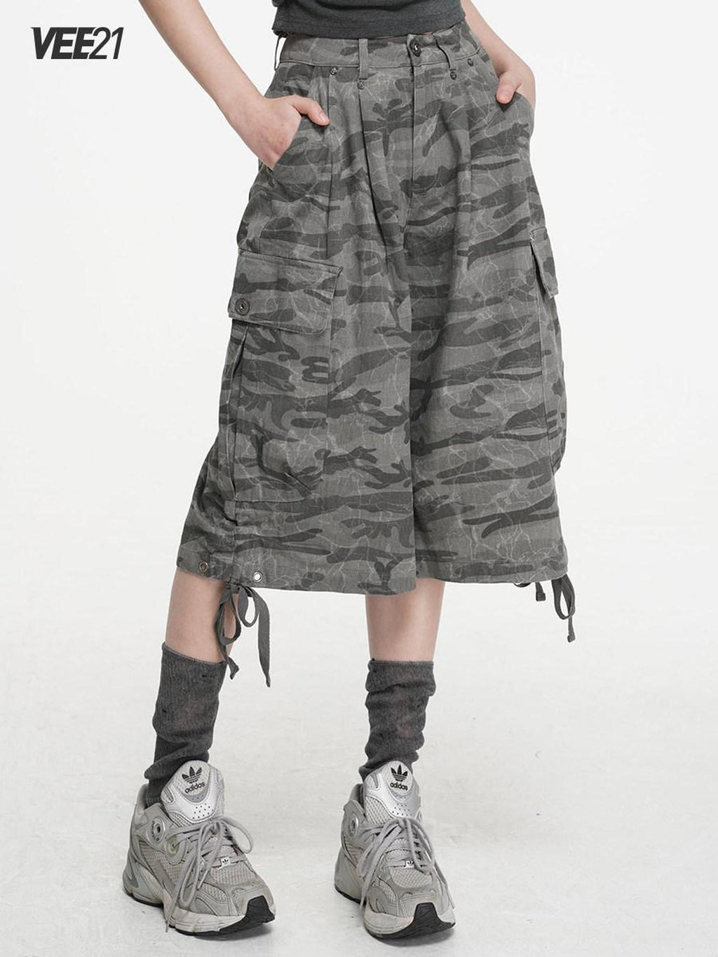 VEEMIX Cement Gray Camouflage Cargo Drawstring Pockets Women's Cropped Jeans