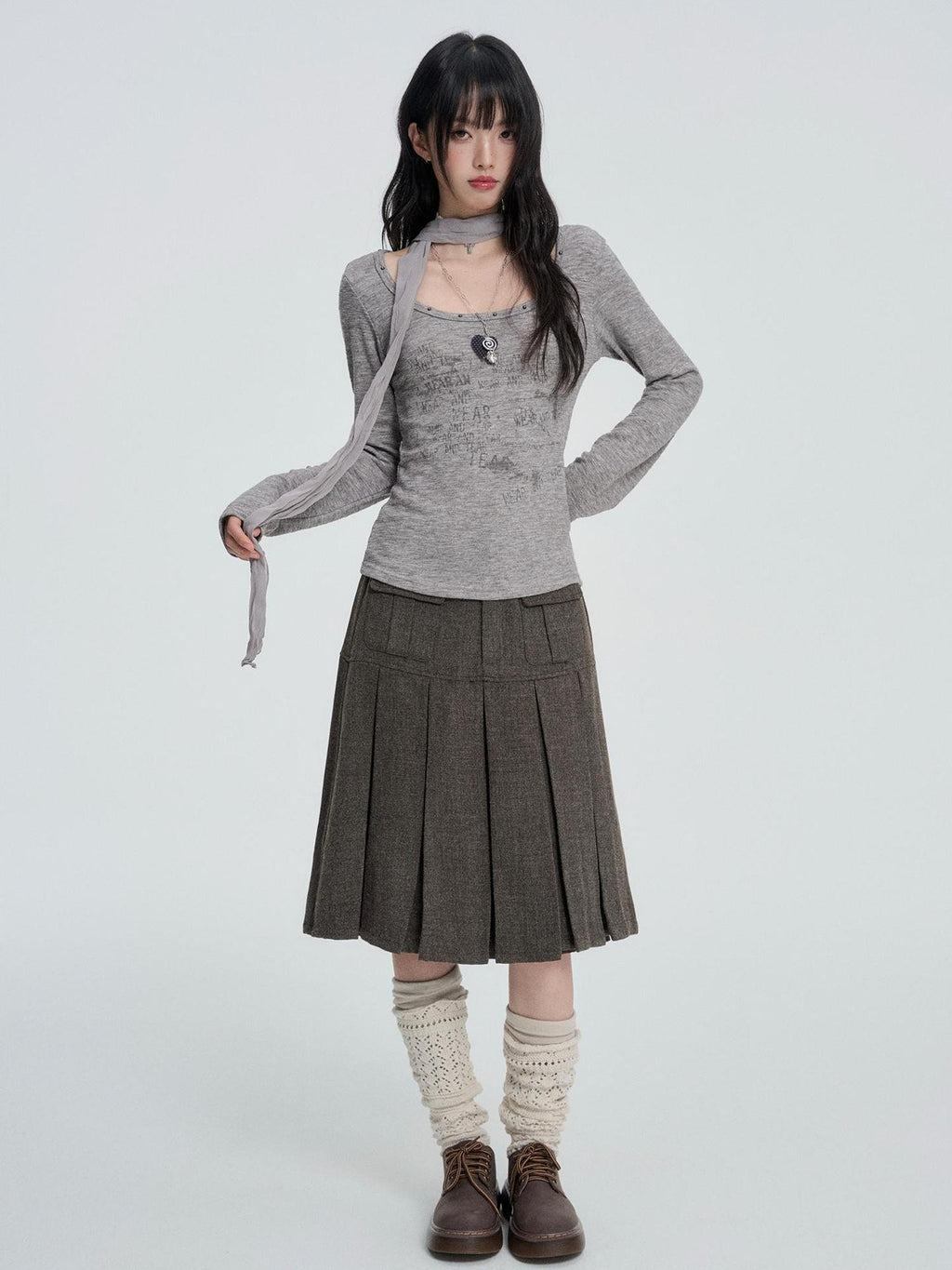 VEEMIX White Rivet Letter Print Slim Fit Round Neck Women's Wool Blend Long Sleeve T-shirts