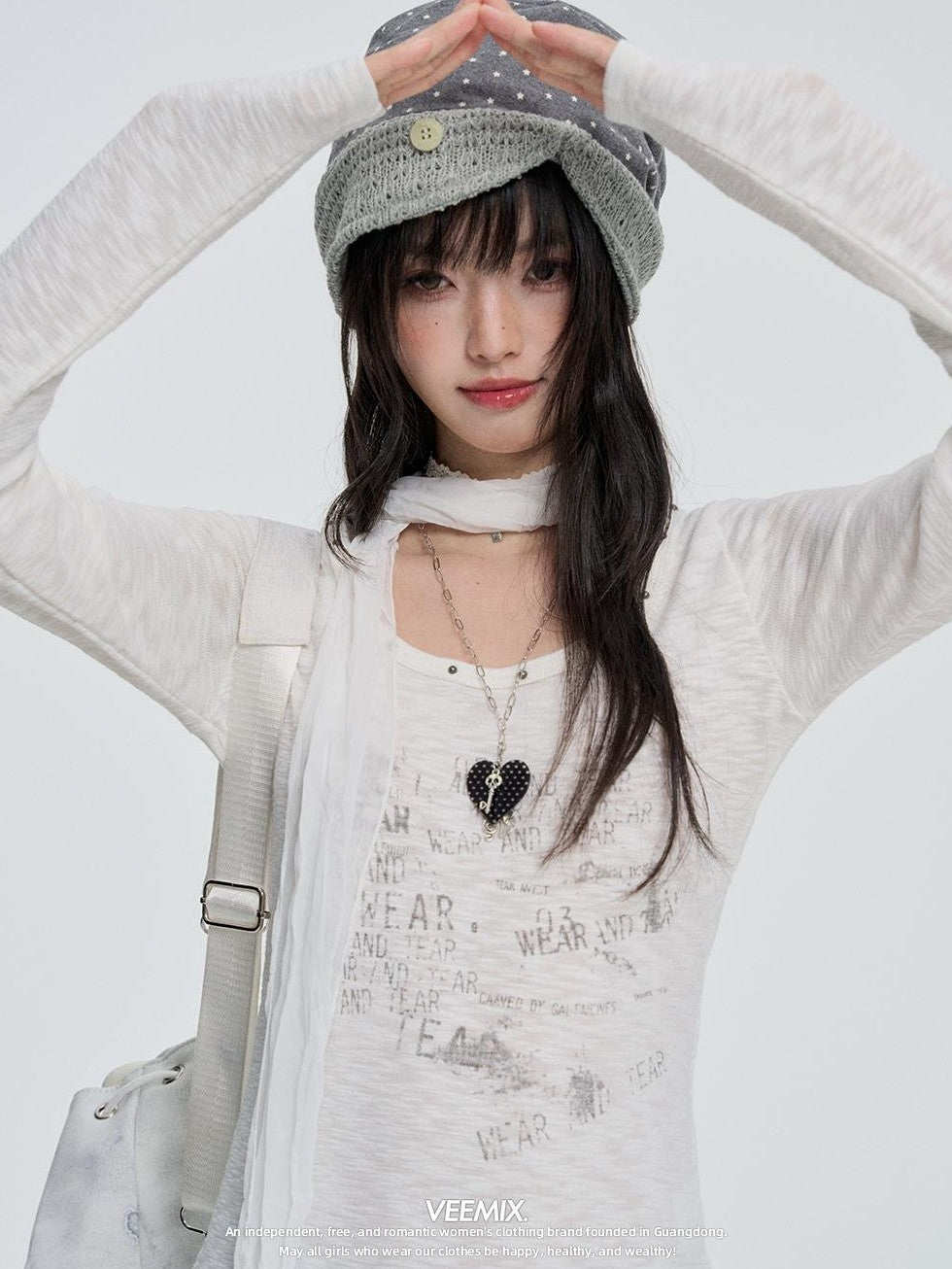 VEEMIX White Rivet Letter Print Slim Fit Round Neck Women's Wool Blend Long Sleeve T-shirts
