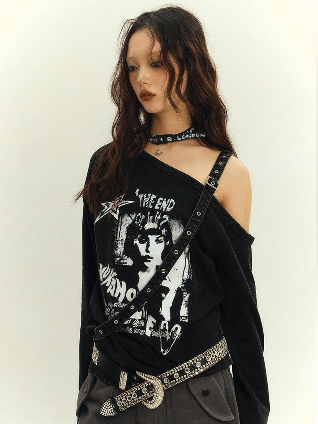 YUKAHOUSE Black Asymmetric Punk Y2k Cartoon Print Women's Cotton Off-shoulder T-shirts
