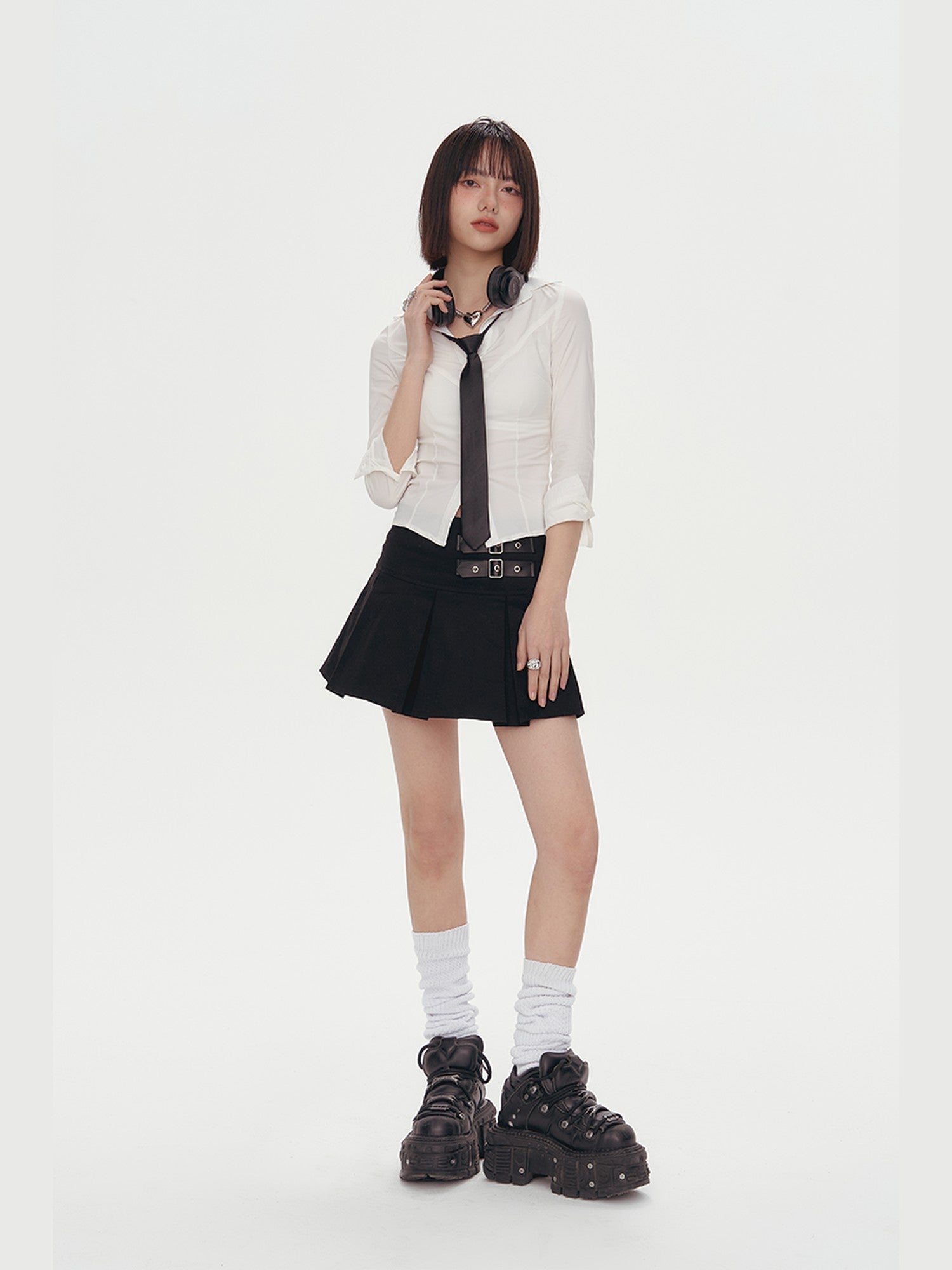 YUKAHOUSE Black Low Waist Aline Lace Up Buckle Women's Cotton Blend Pleated Skirts