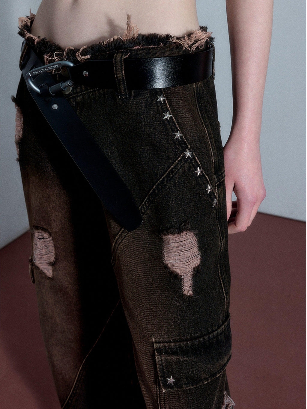 YUKAHOUSE Brown Paint Splatter Ripped Low Waist Women's Washed Denim Straight-leg Jeans