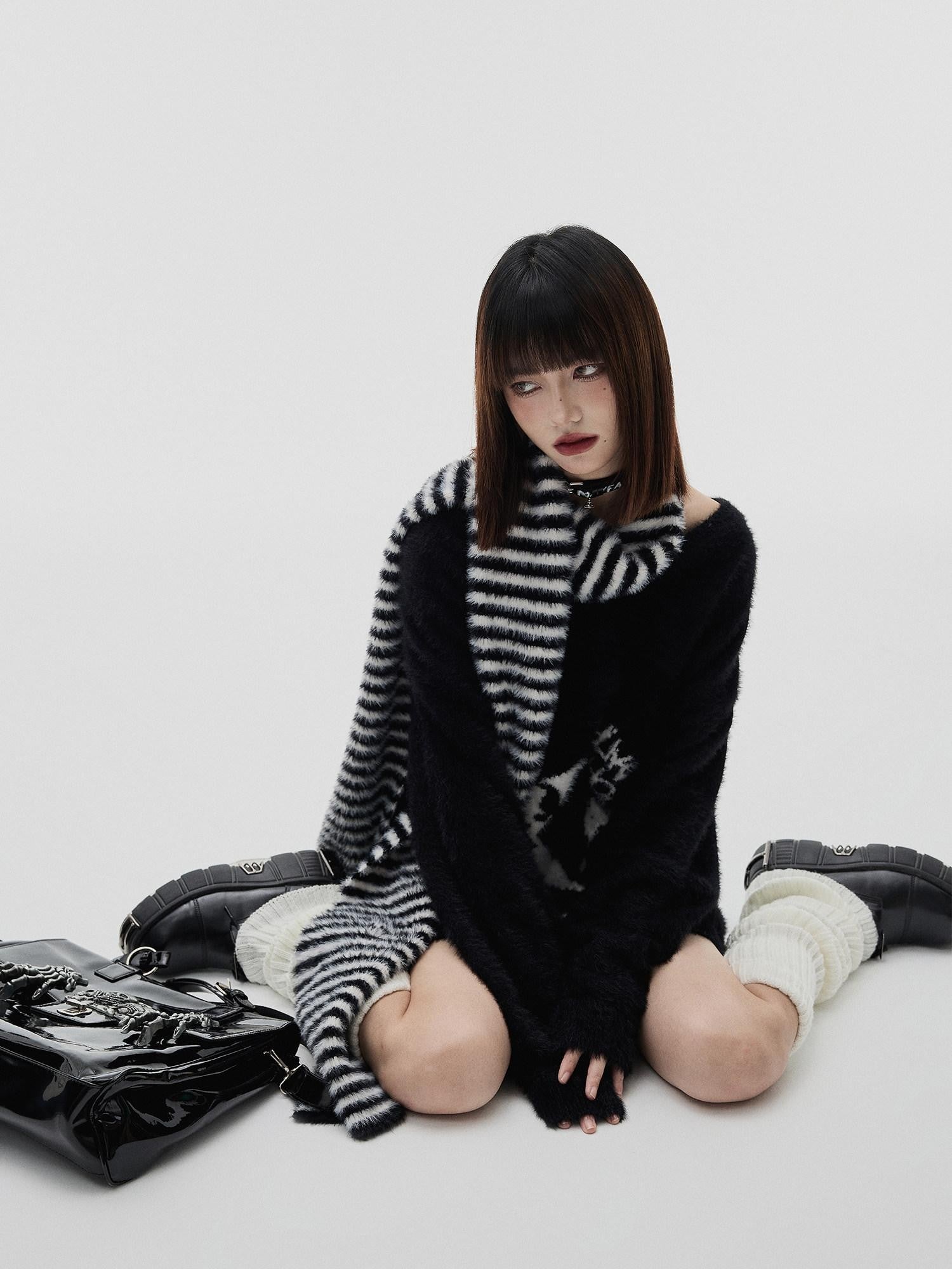 YUKAHOUSE Fuzzy Skull V-neck Street Punk Women's Imitation Wool Sweaters