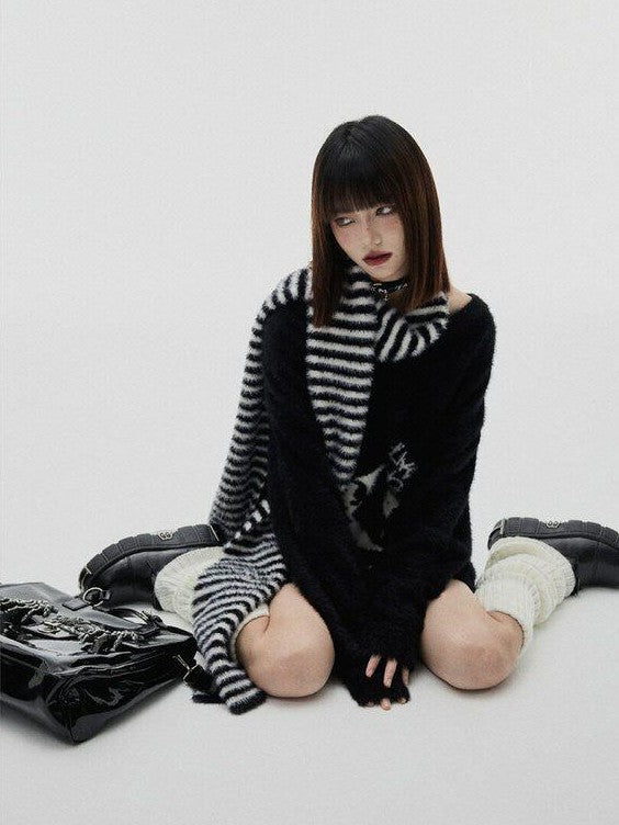 YUKAHOUSE Fuzzy Skull V-neck Street Punk Women's Imitation Wool Sweaters