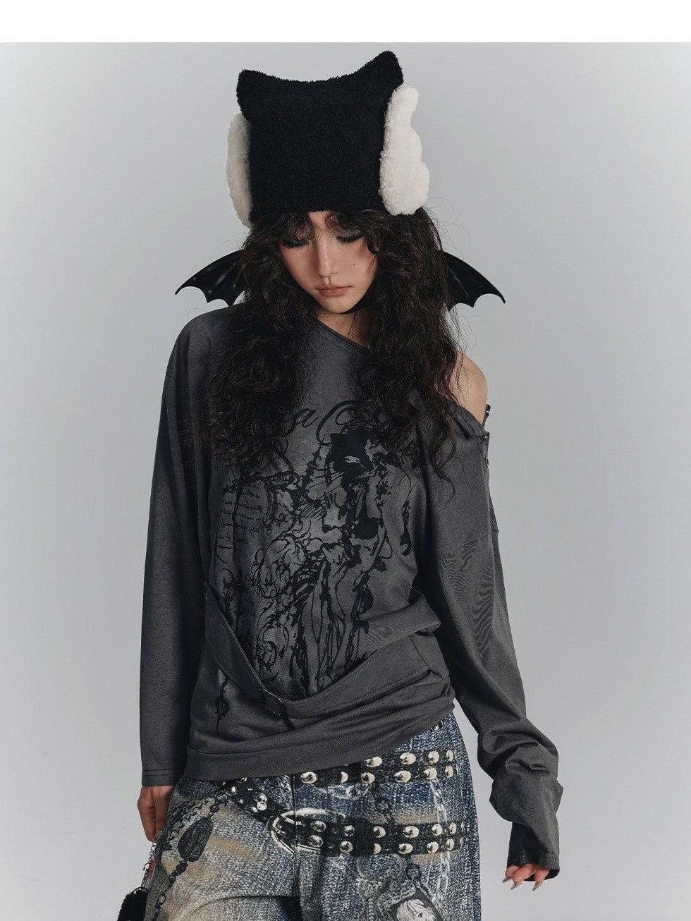 YUKAHOUSE Gray Slanted Shoulder Print Loose Women's Cotton Blend Long Sleeve T-shirts