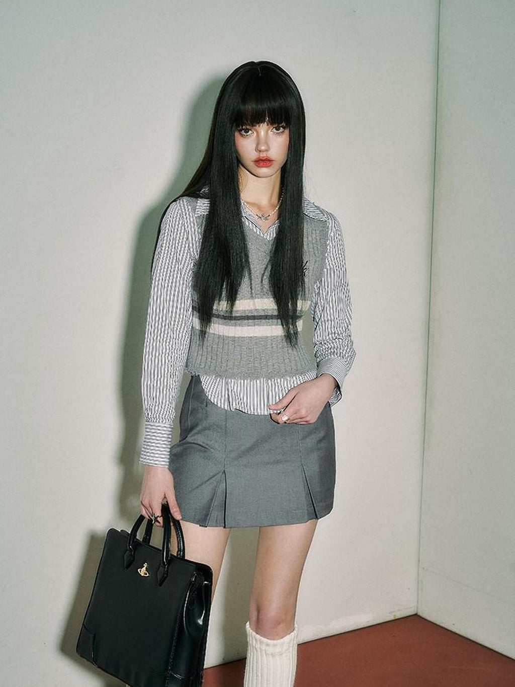 YUKAHOUSE Gray V-neck Knitted Sweater Vest Slimming Women's Viscose Tank Tops