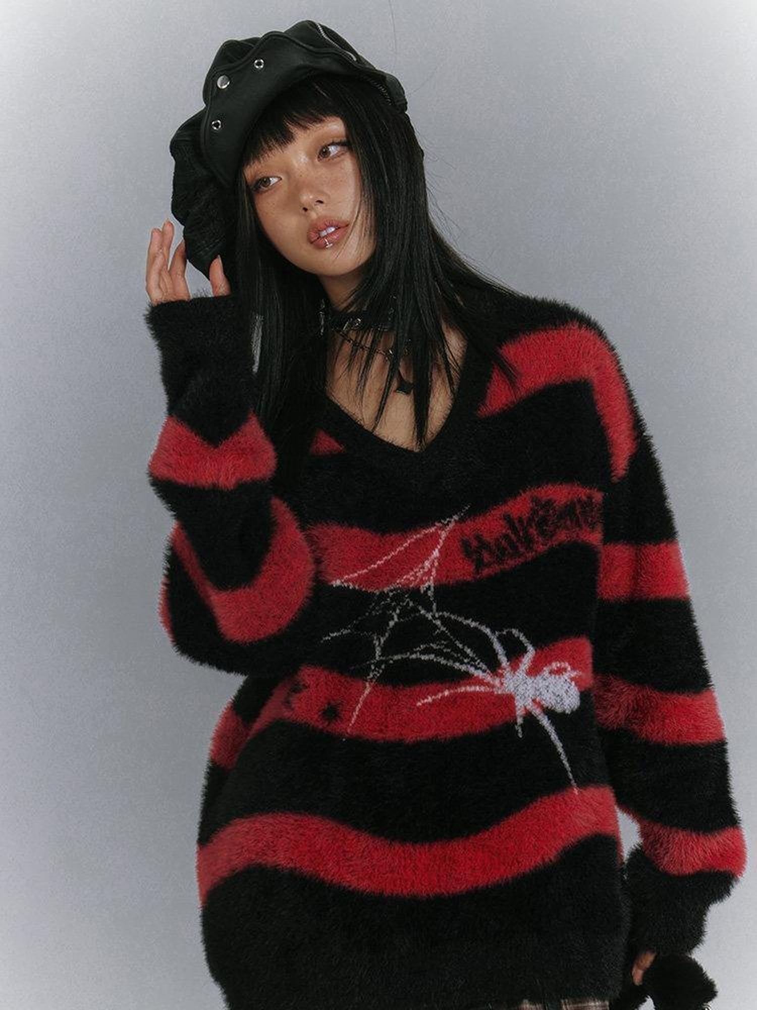 YUKAHOUSE Spider Striped V-neck Vintage Punk Loose Women's Polyamide Blend Sweaters