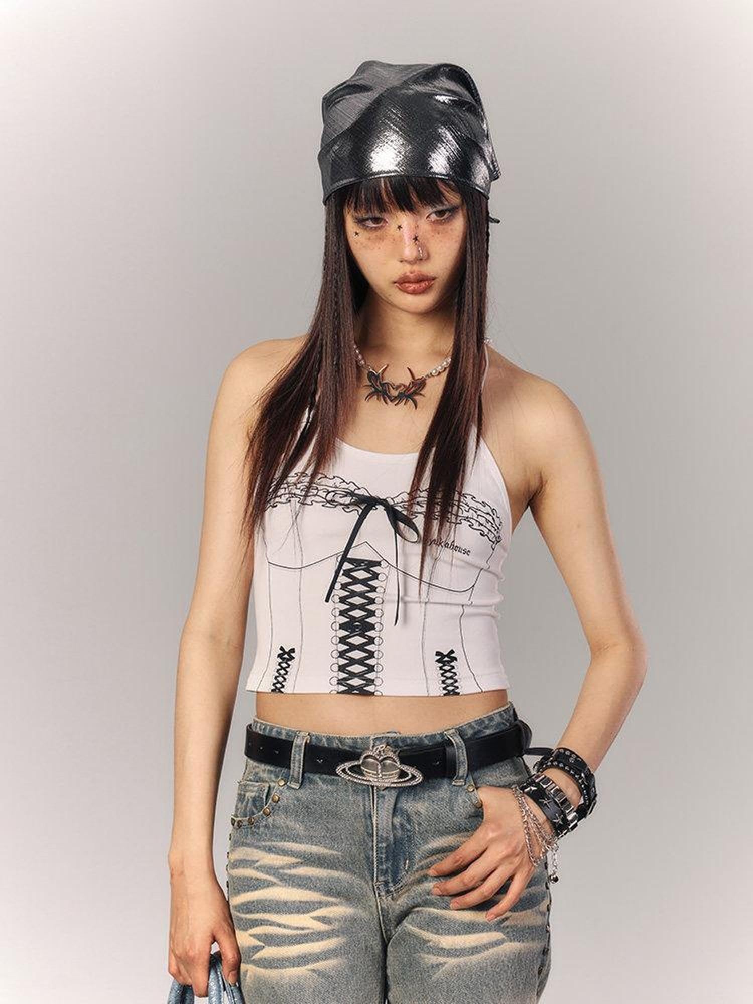 YUKAHOUSE White Graffiti Print Slim Cropped Women's Viscose Cotton Spandex Camisoles