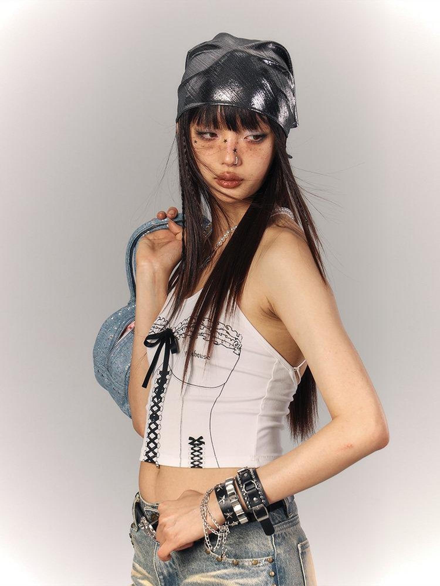 YUKAHOUSE White Graffiti Print Slim Cropped Women's Viscose Cotton Spandex Camisoles