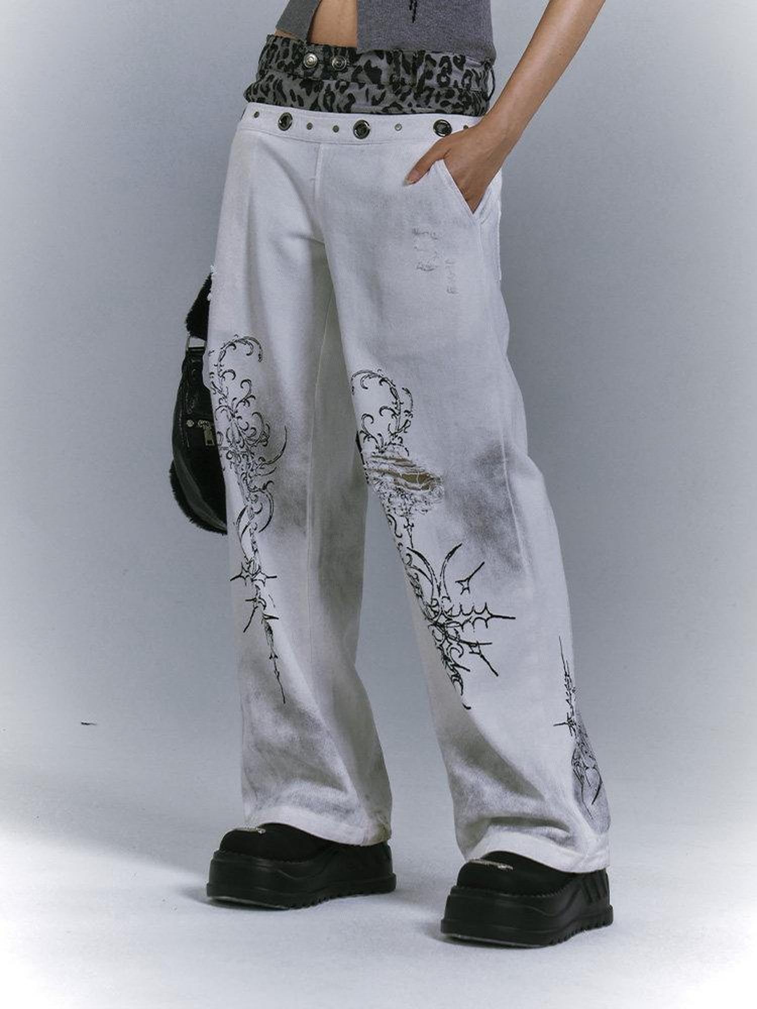 YUKAHOUSE White Vintage Graffiti Distressed Women's Denim Straight-leg Jeans