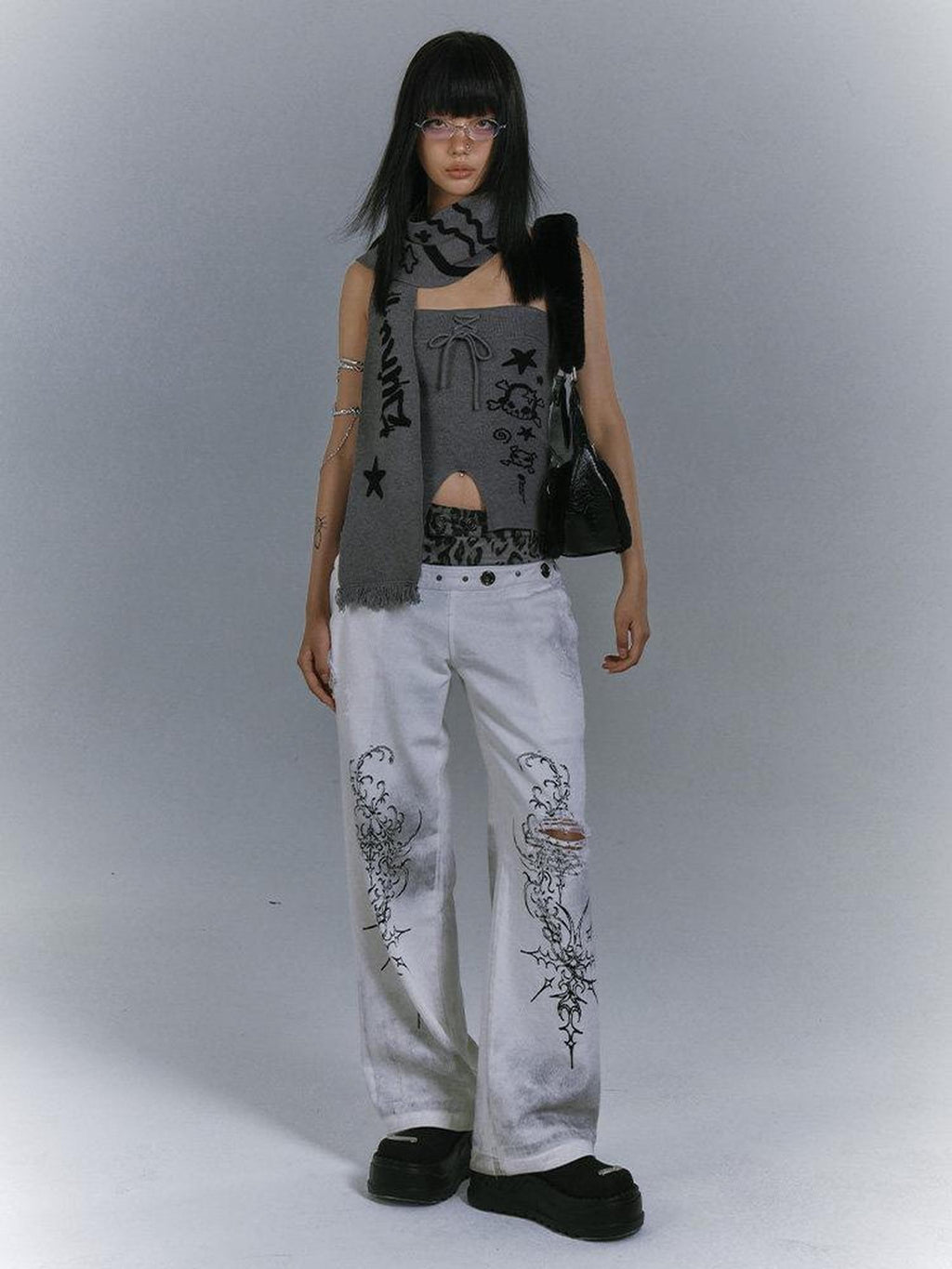 YUKAHOUSE White Vintage Graffiti Distressed Women's Denim Straight-leg Jeans