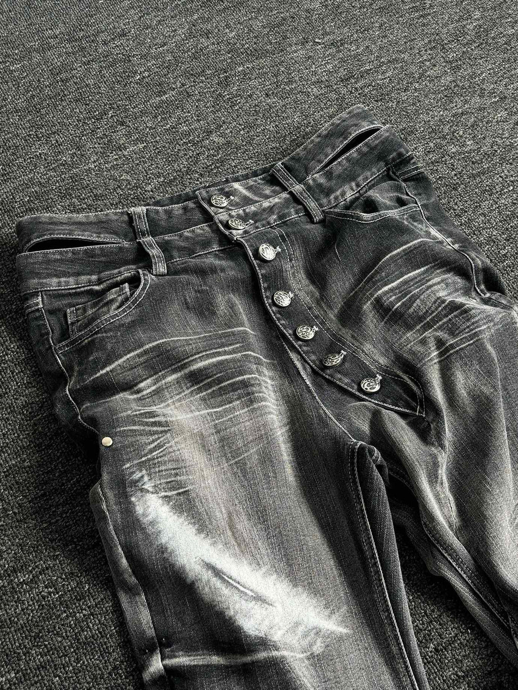 PAIKI High Stretch Washed Whisker Rivet Low Rise Loose Fit Casual Denim Straight Jeans