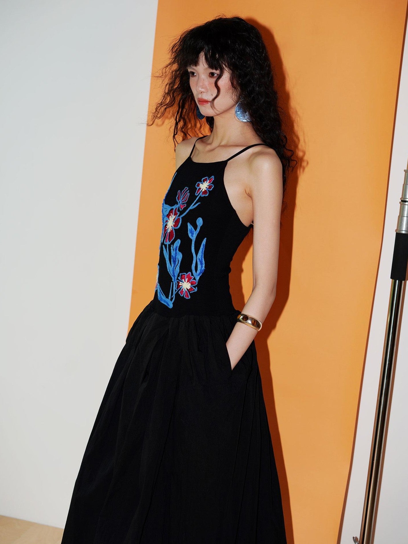 badtaste 3d Embroidered Spaghetti Strap Flared Structured Women's Slip Maxi Dresses