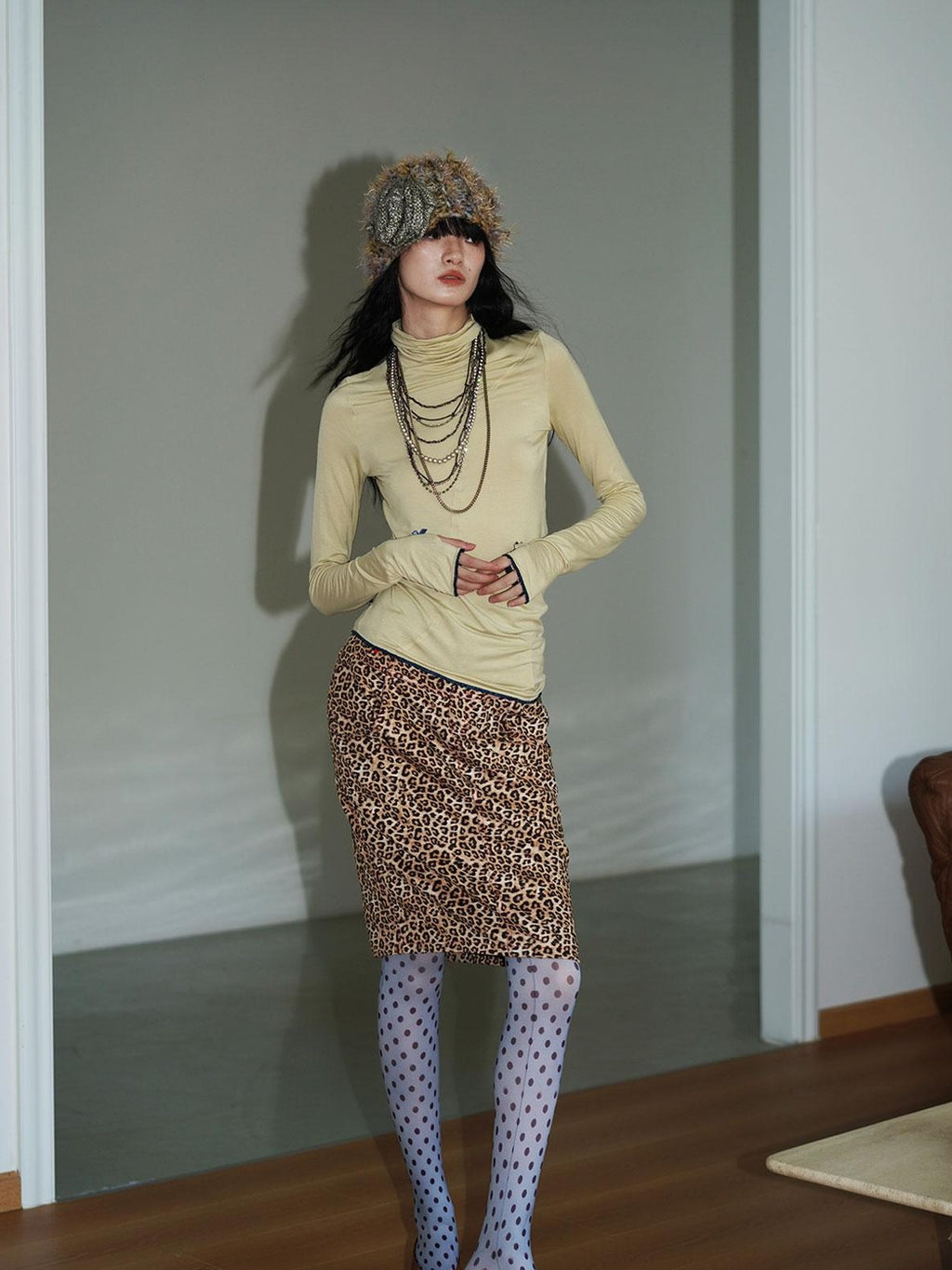 badtaste Leopard Embroidered Slim Split Low Waist Women's Suede Pencil Skirts