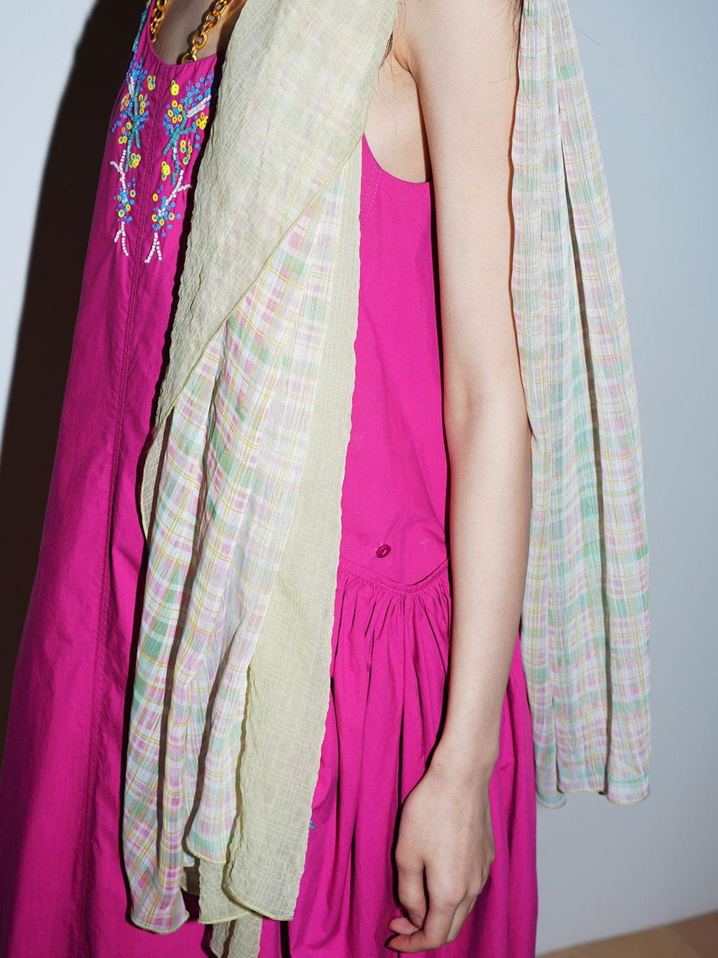 badtaste Oversized Checked Colorblock Pleated Semi Sheer Women's Silk Scarves & Shawls