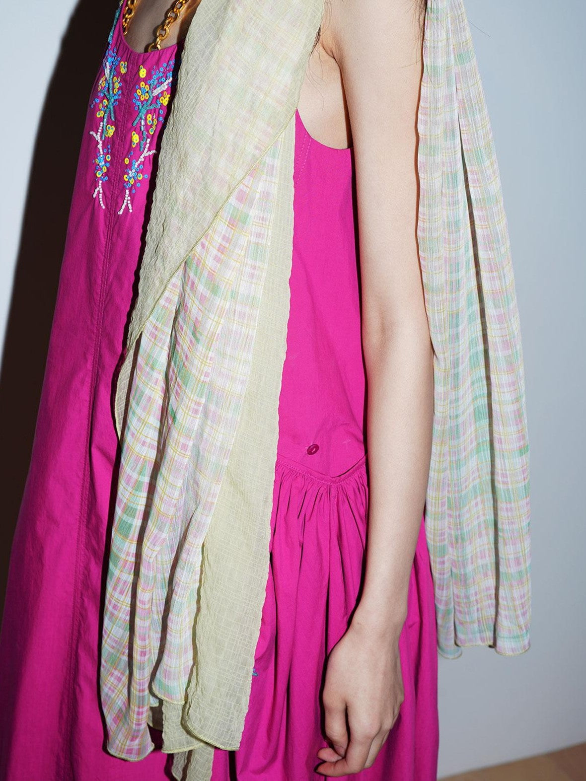 badtaste Oversized Checked Colorblock Pleated Semi Sheer Women's Silk Scarves & Shawls