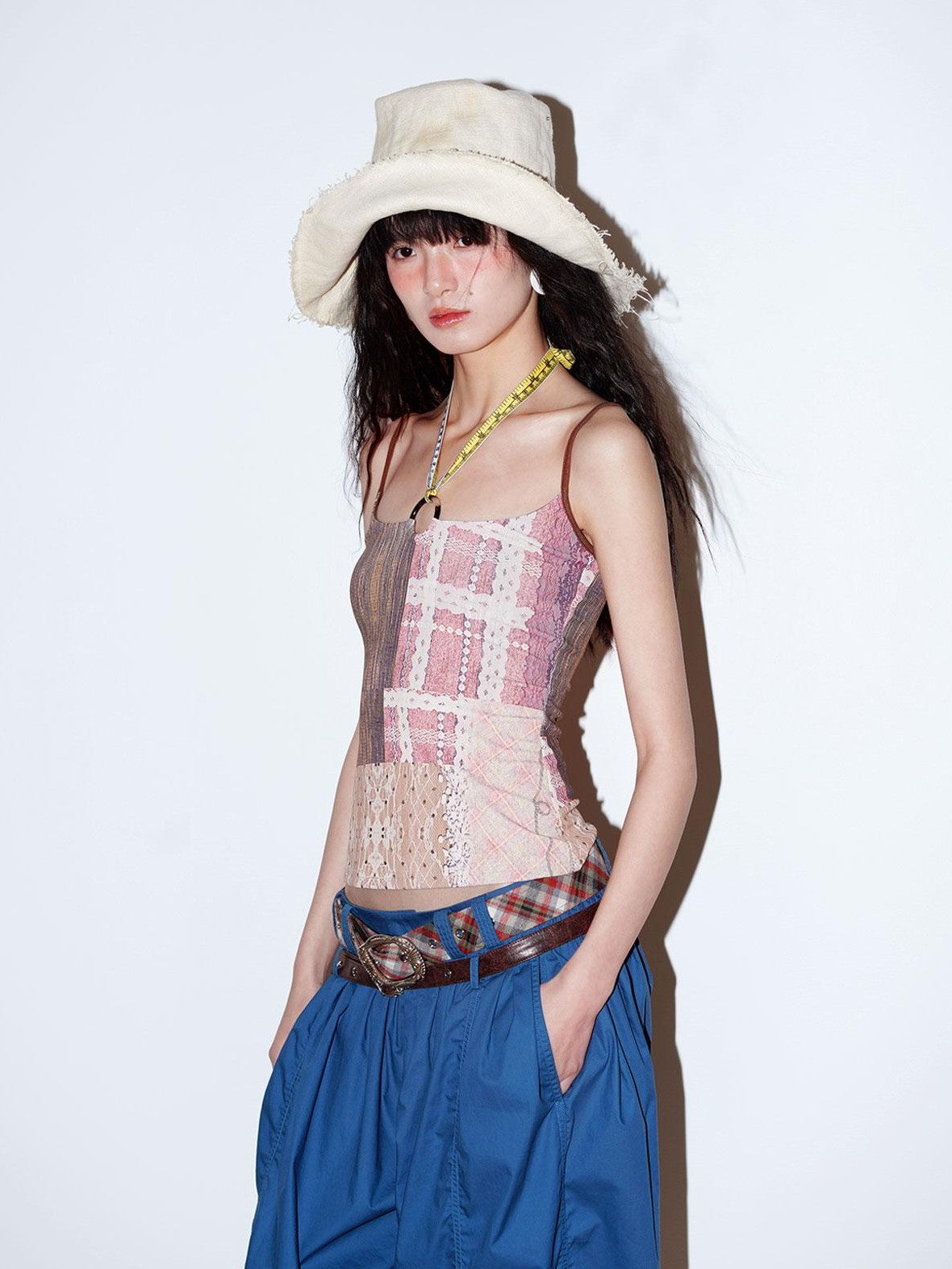 badtaste Pink Retro Print Halter Multiway U Neck Slim Fit Women's Camisoles